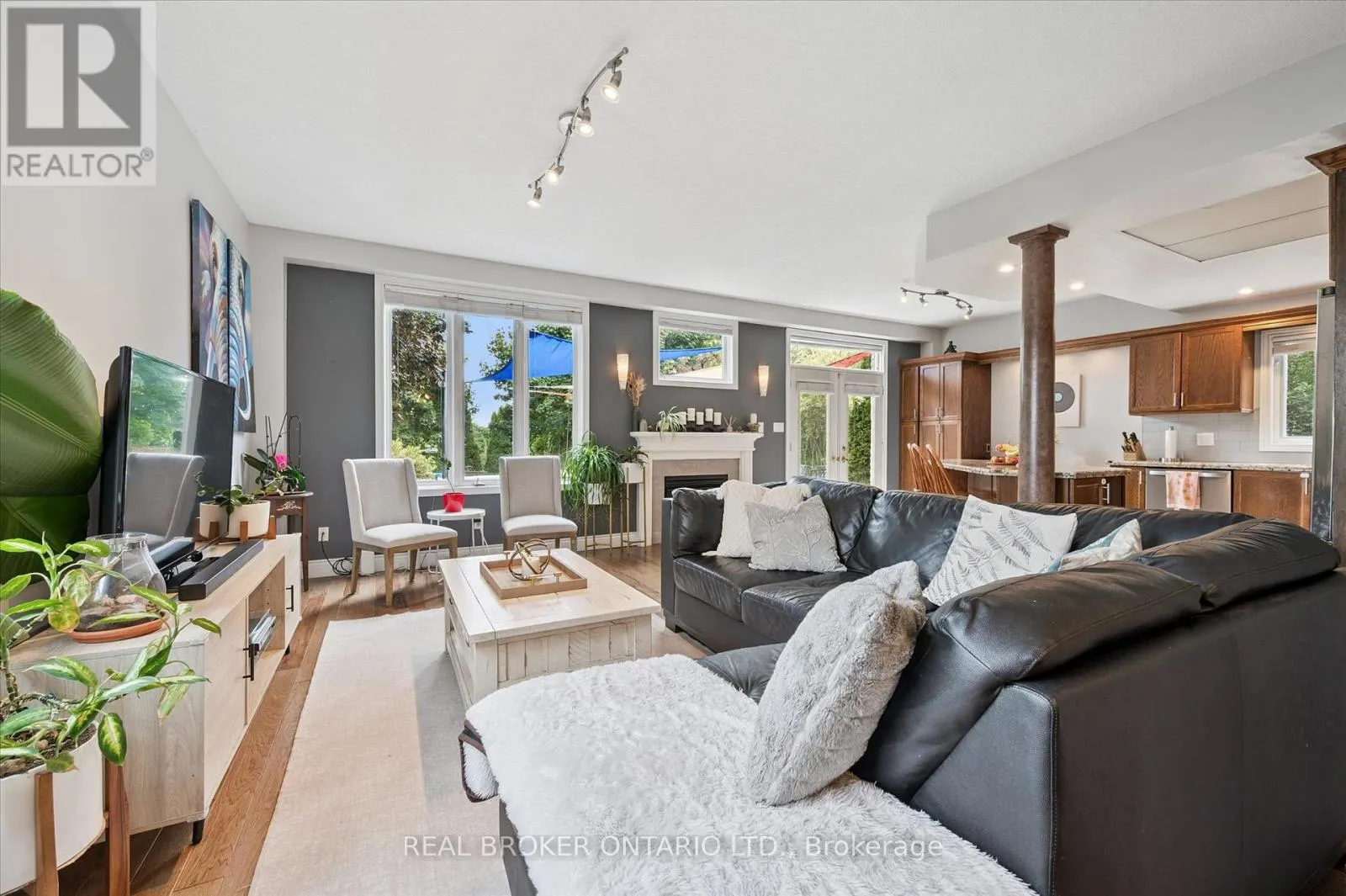 18 PEARWOOD COURT
