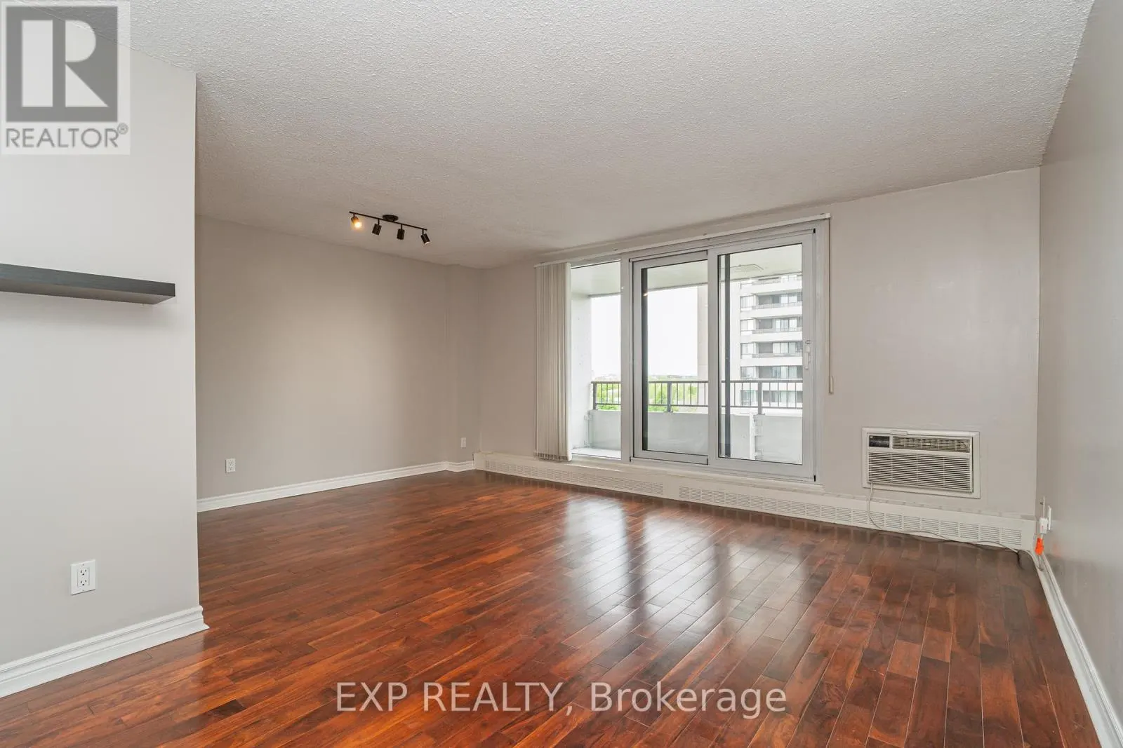 809 - 1785 FROBISHER LANE