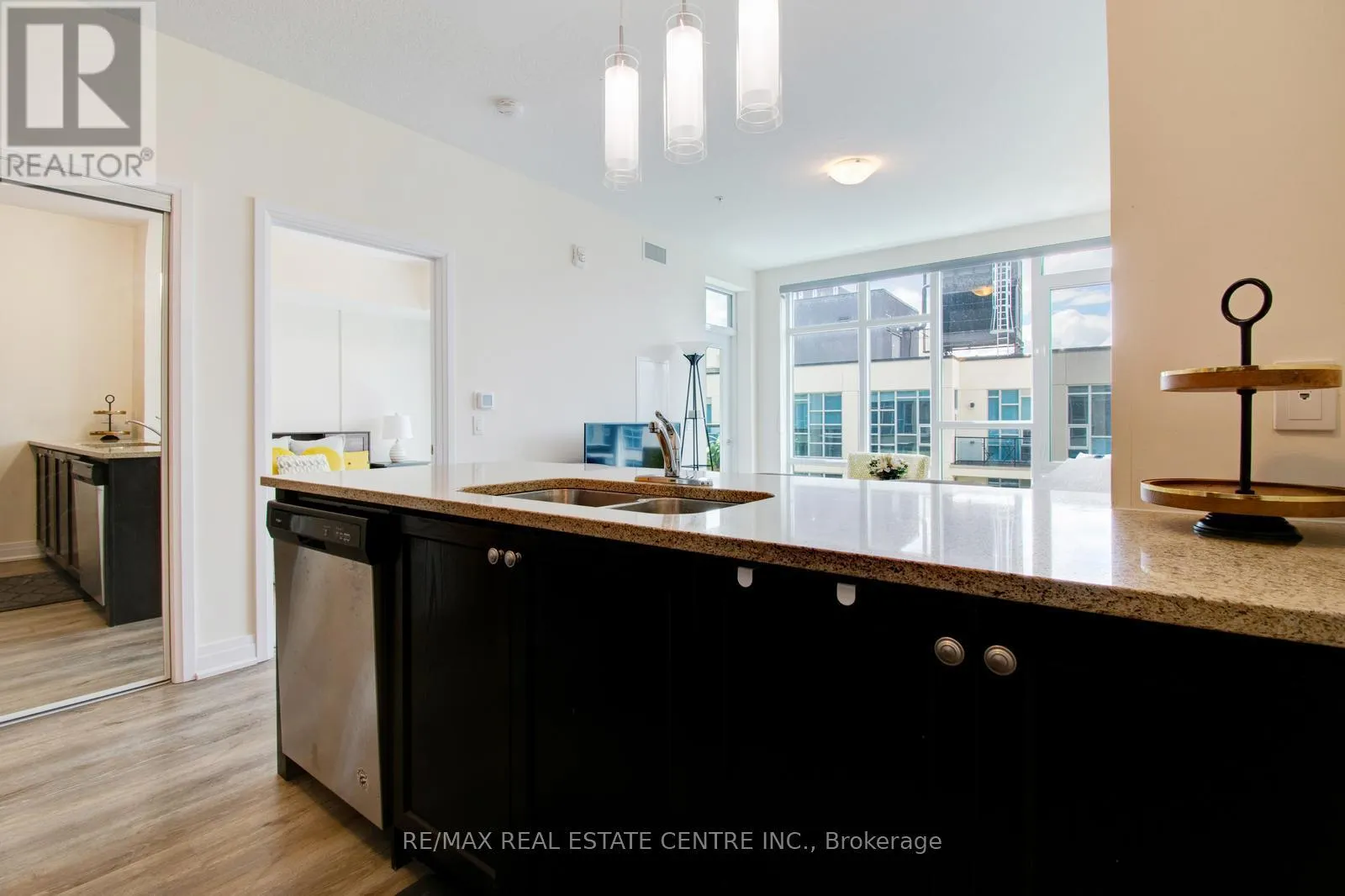 535 - 16 CONCORD PLACE