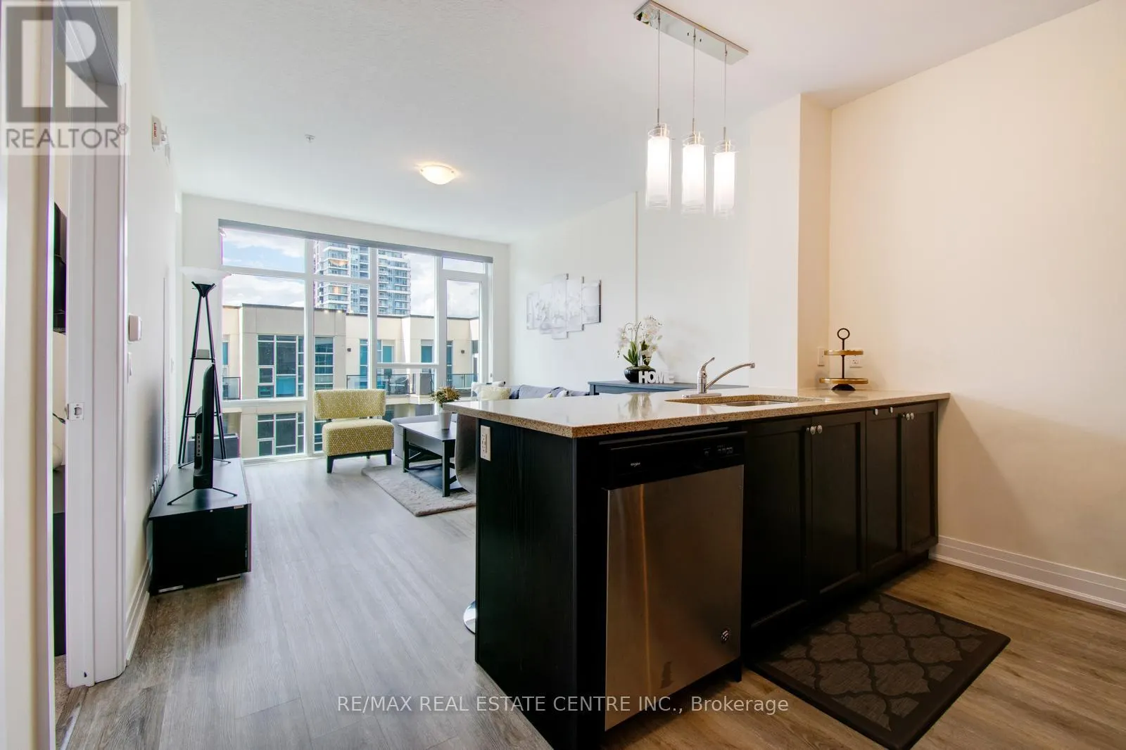 535 - 16 CONCORD PLACE