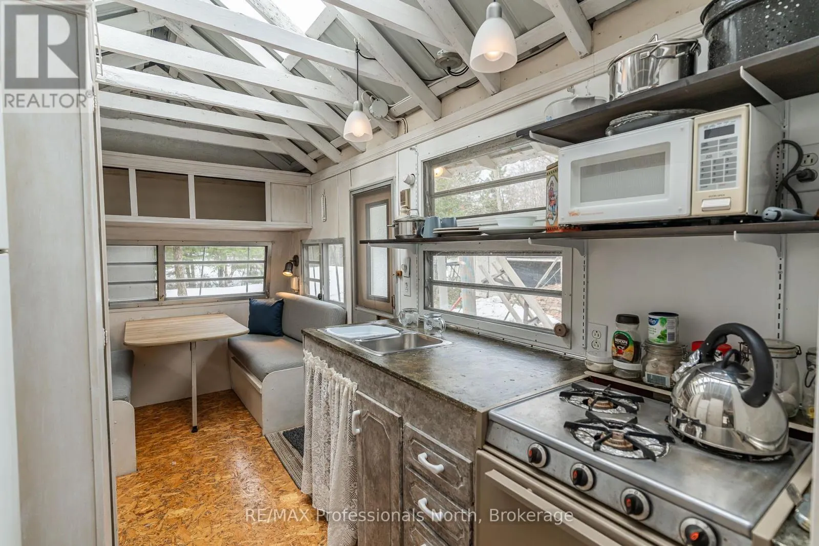 1010 STURGEON DRIVE