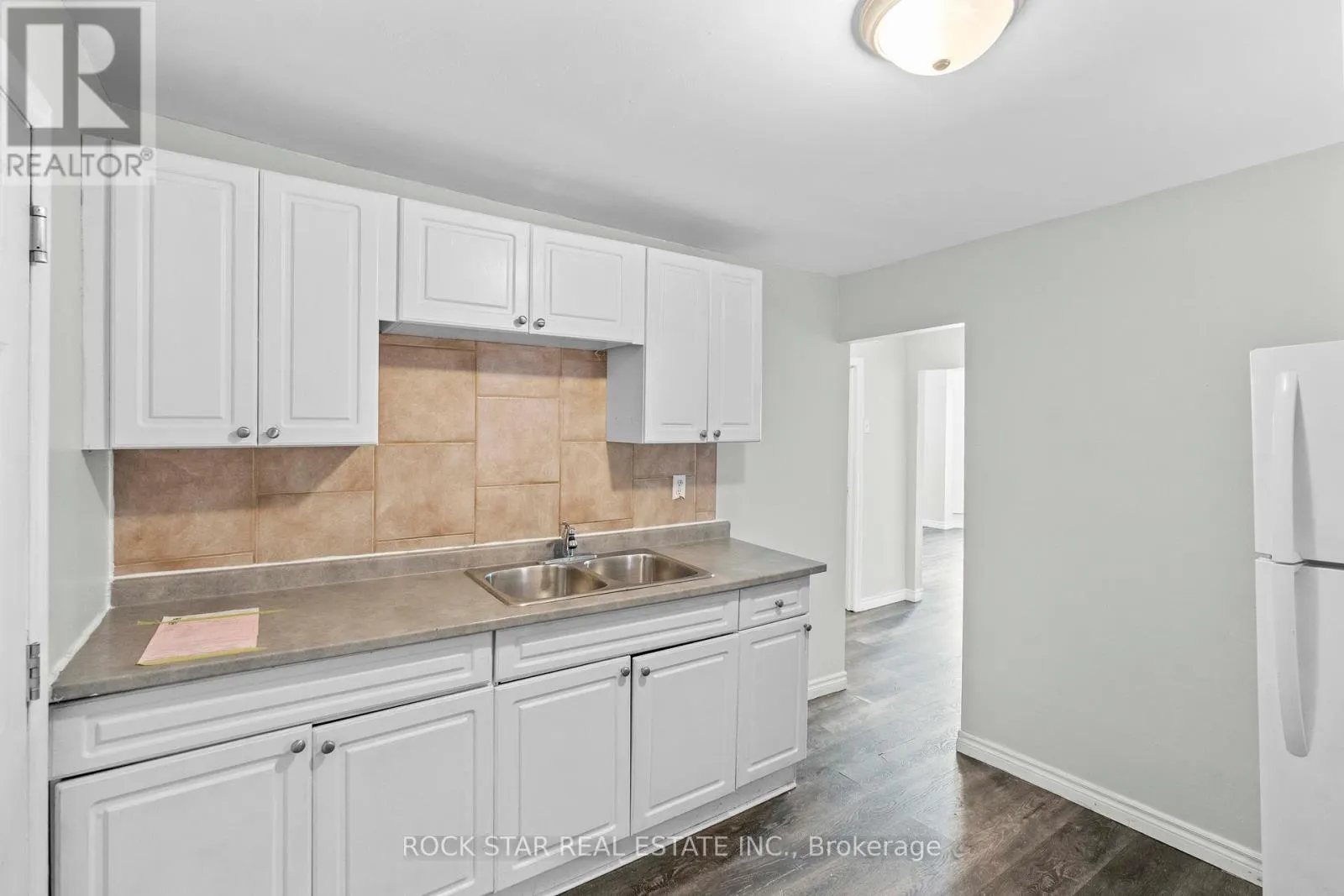 18 BARNESDALE AVENUE N