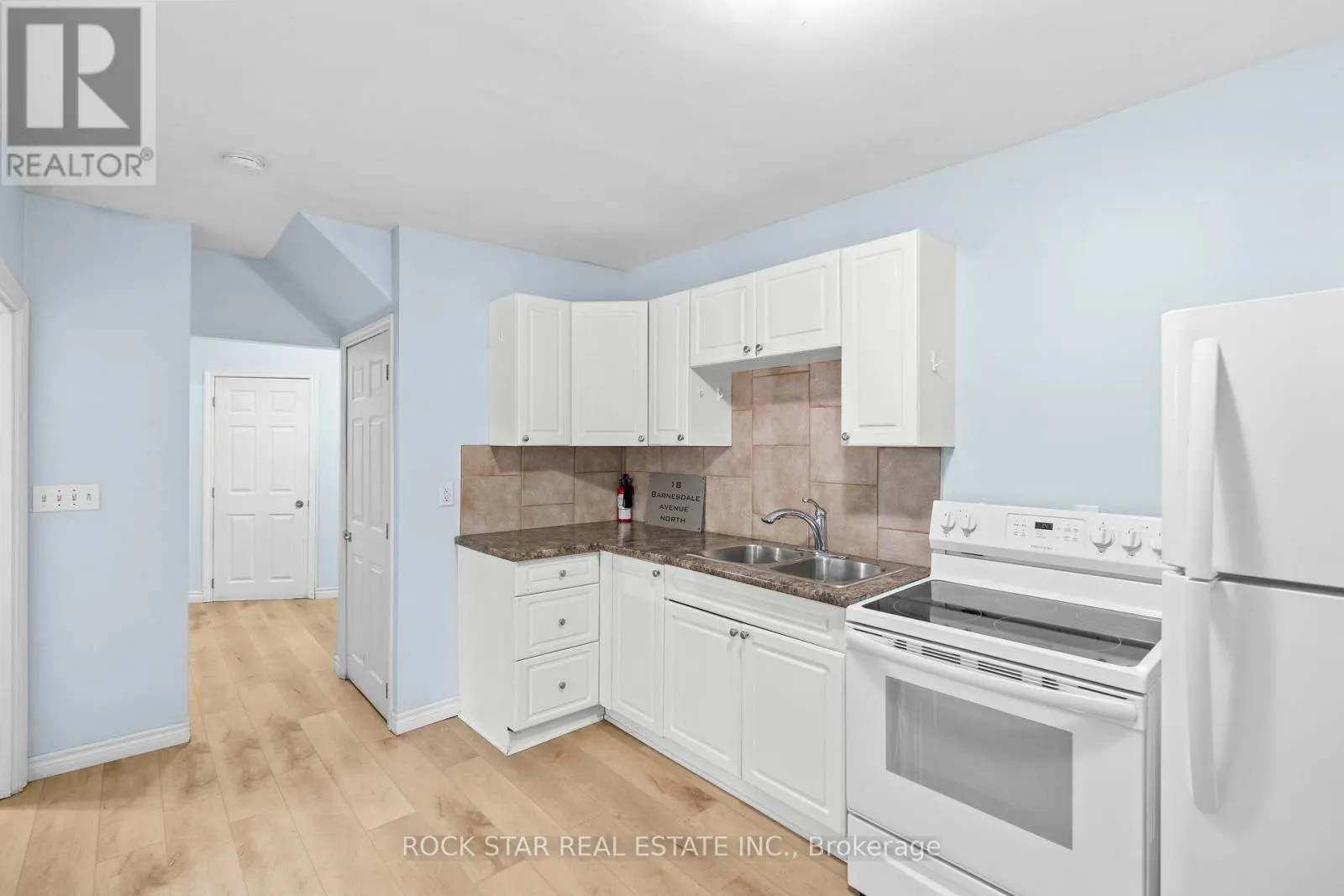 18 BARNESDALE AVENUE N