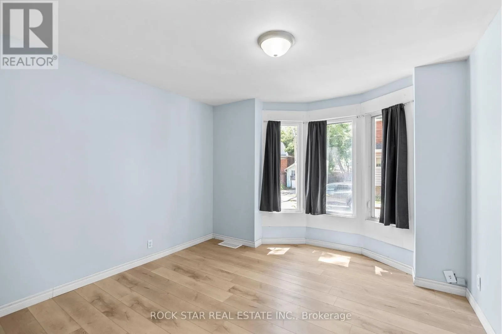 18 BARNESDALE AVENUE N