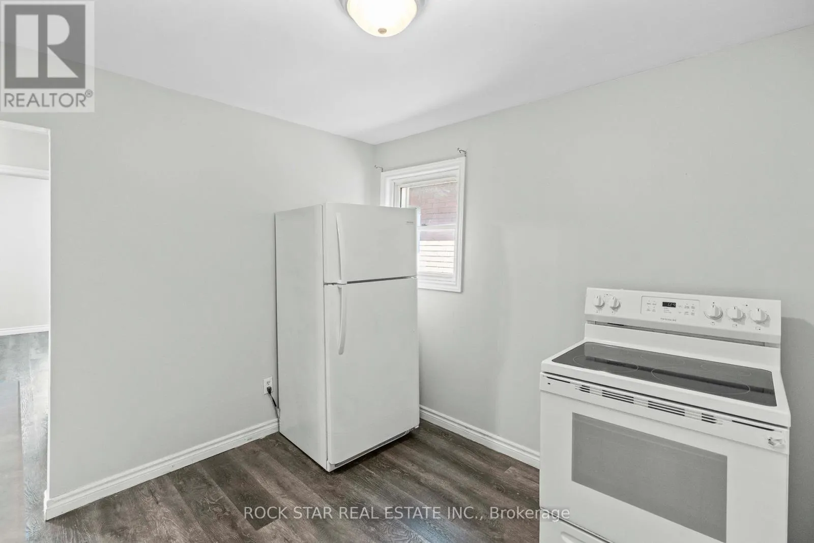 18 BARNESDALE AVENUE N