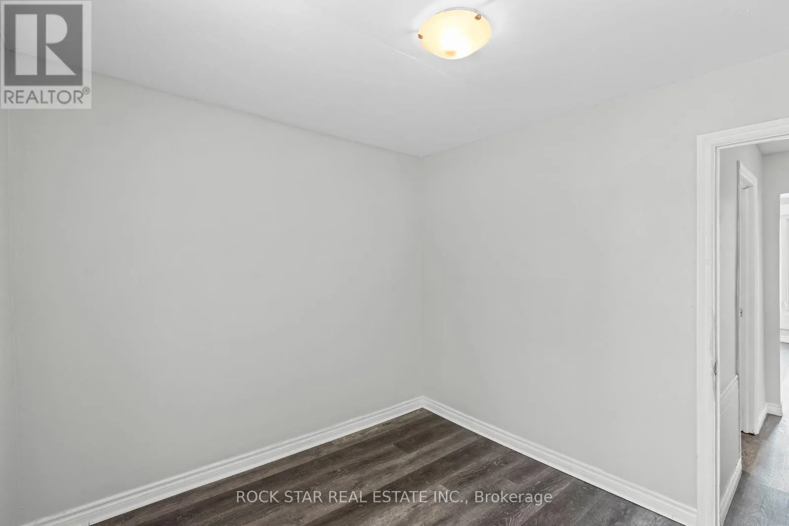 18 BARNESDALE AVENUE N