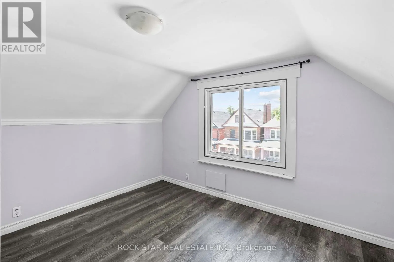 18 BARNESDALE AVENUE N