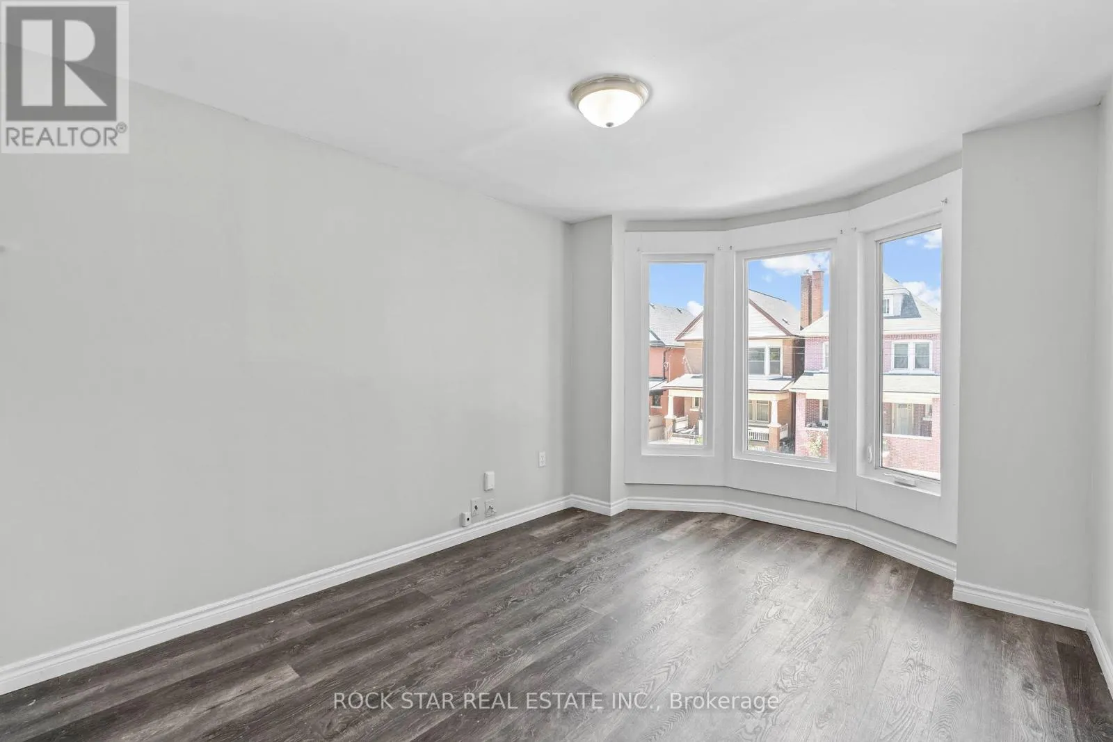 18 BARNESDALE AVENUE N