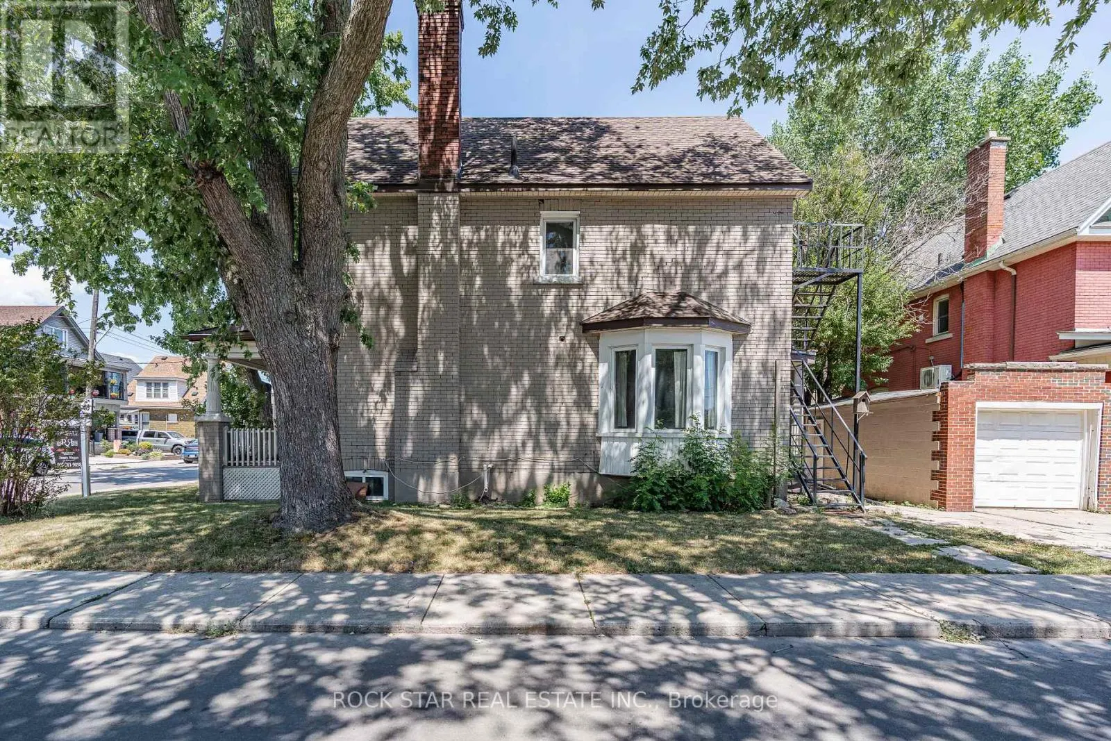 18 BARNESDALE AVENUE N