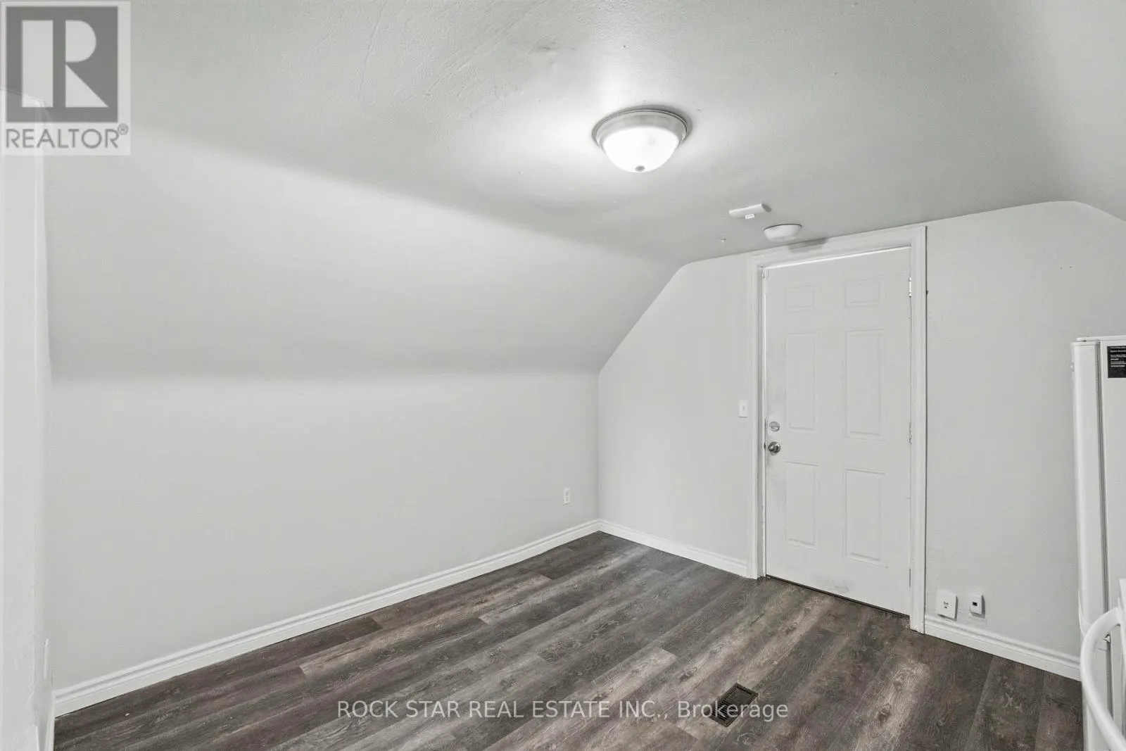 18 BARNESDALE AVENUE N