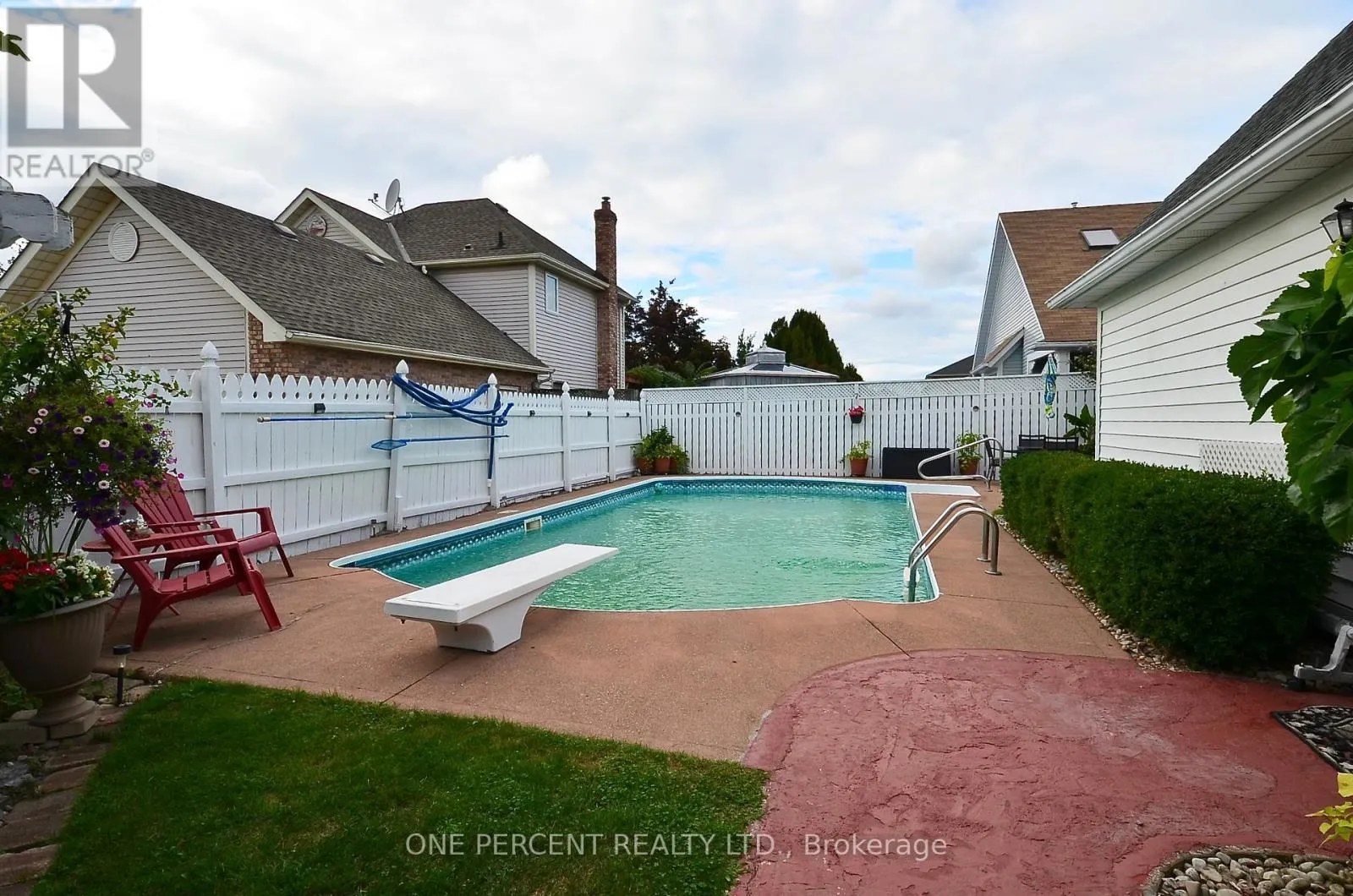 1 DUNBAR CRESCENT