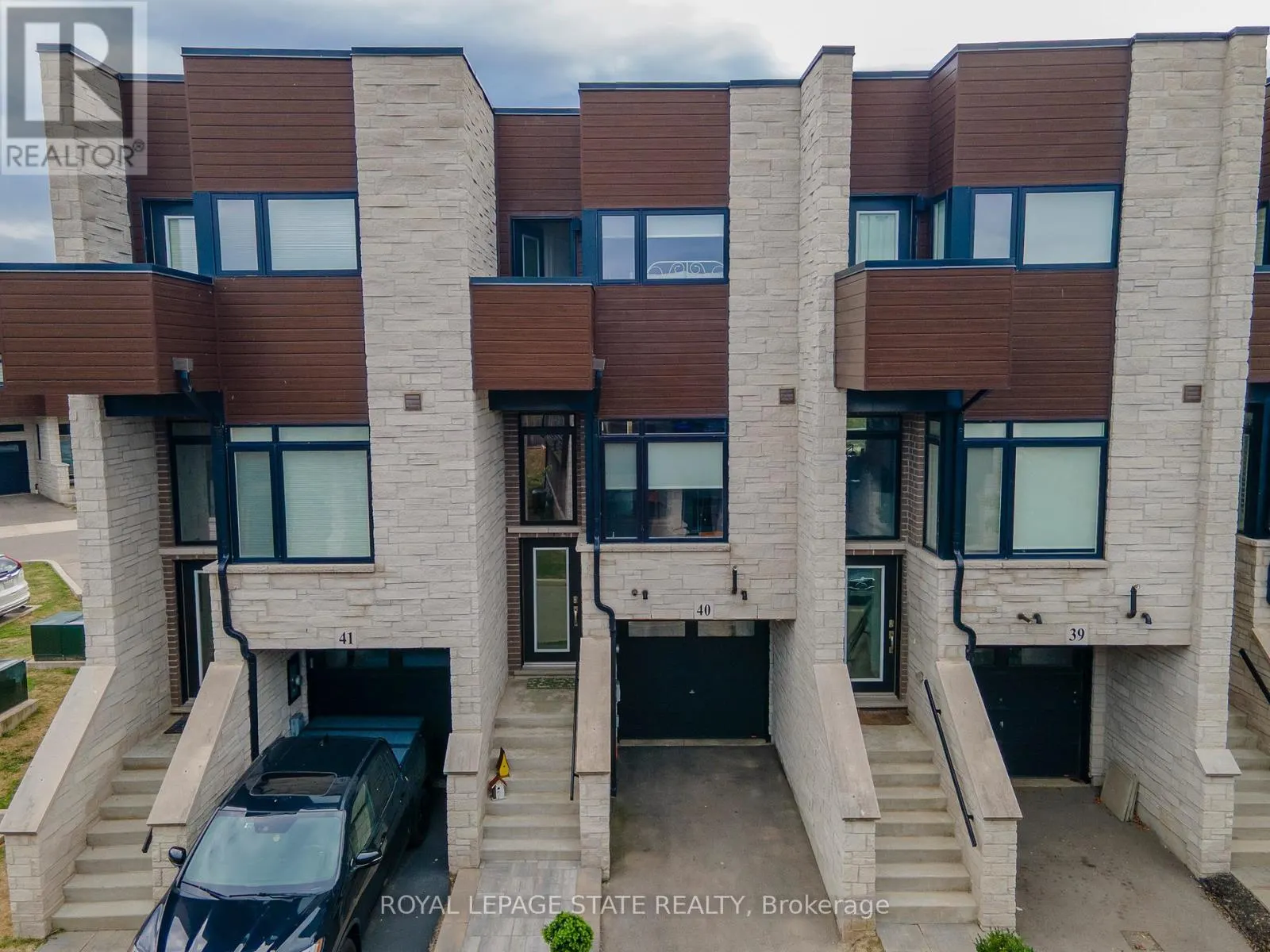 40 - 35 MIDHURST HEIGHTS