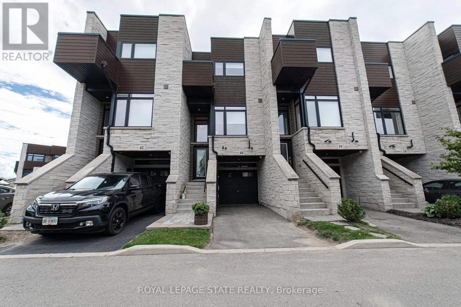 40 - 35 MIDHURST HEIGHTS