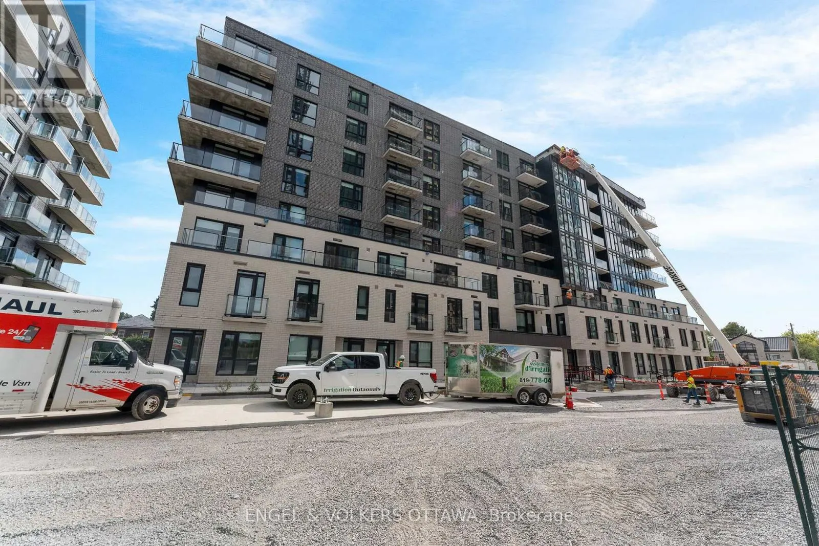 814 - 1366 CARLING AVENUE