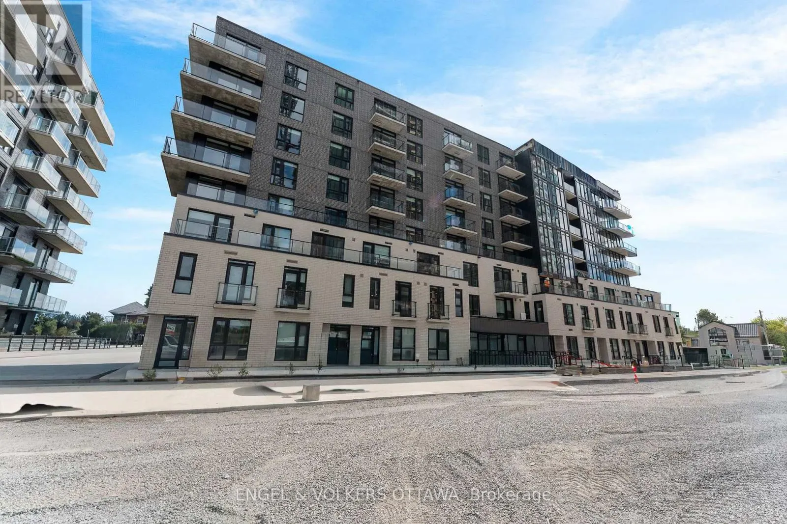 814 - 1366 CARLING AVENUE