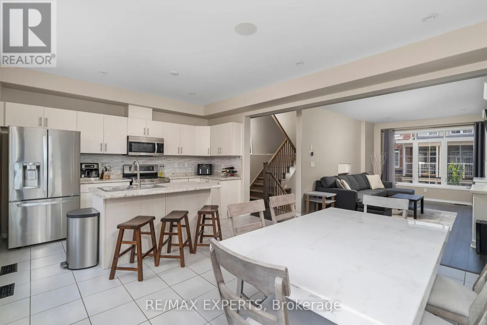 5045 DESANTIS DRIVE