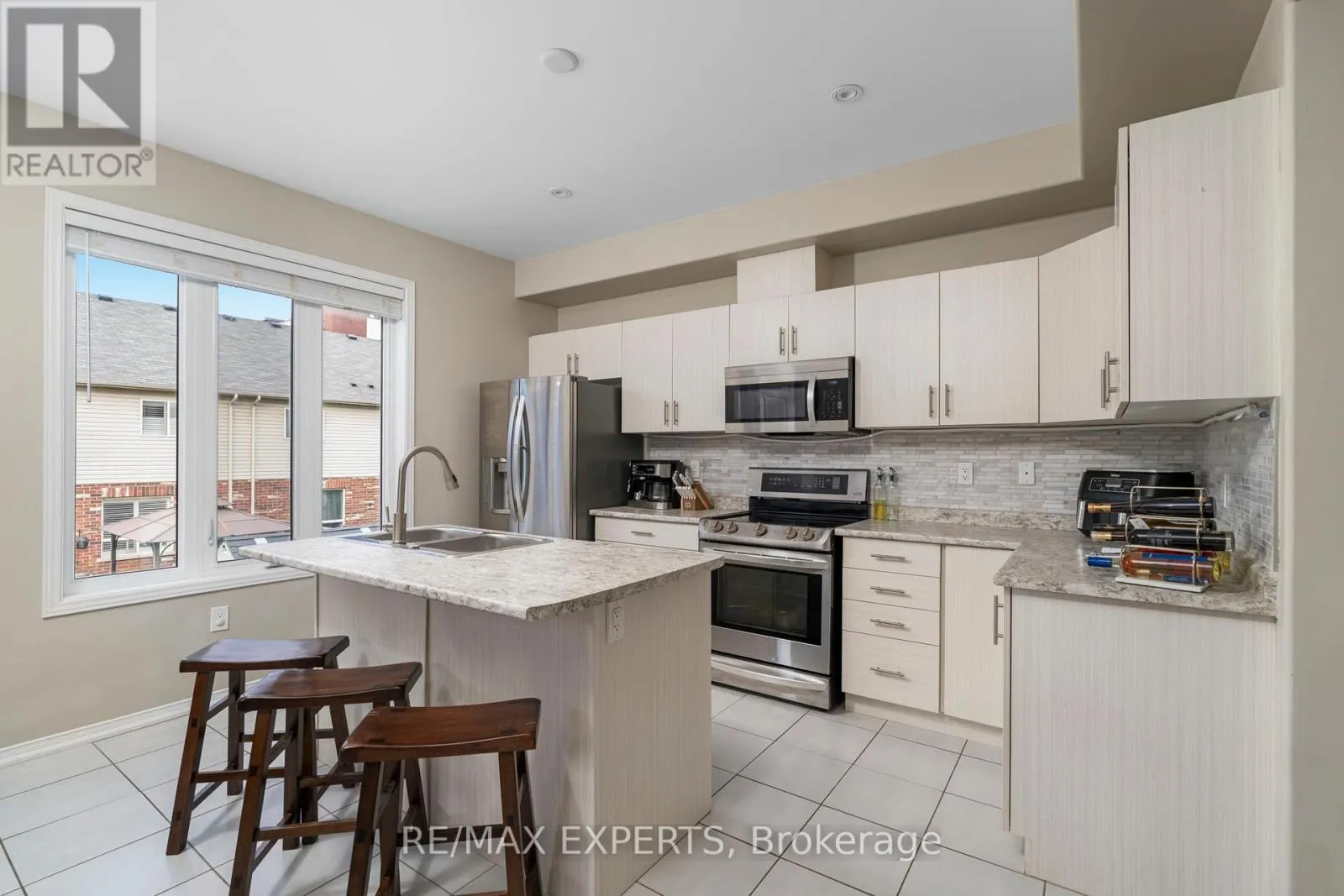 5045 DESANTIS DRIVE