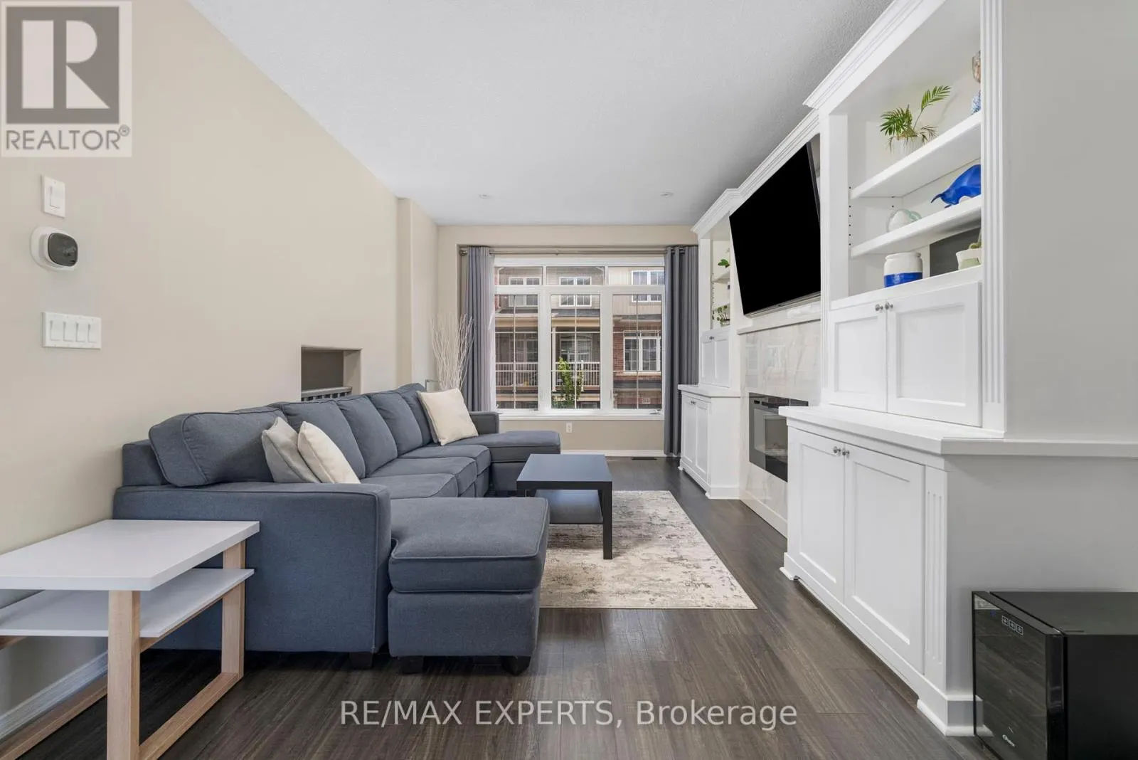 5045 DESANTIS DRIVE