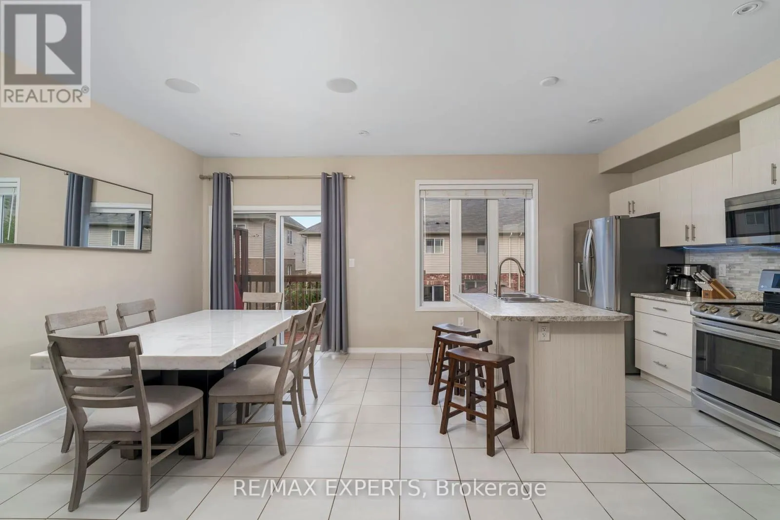 5045 DESANTIS DRIVE