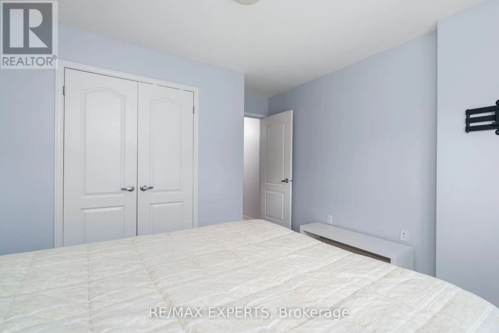 5045 DESANTIS DRIVE