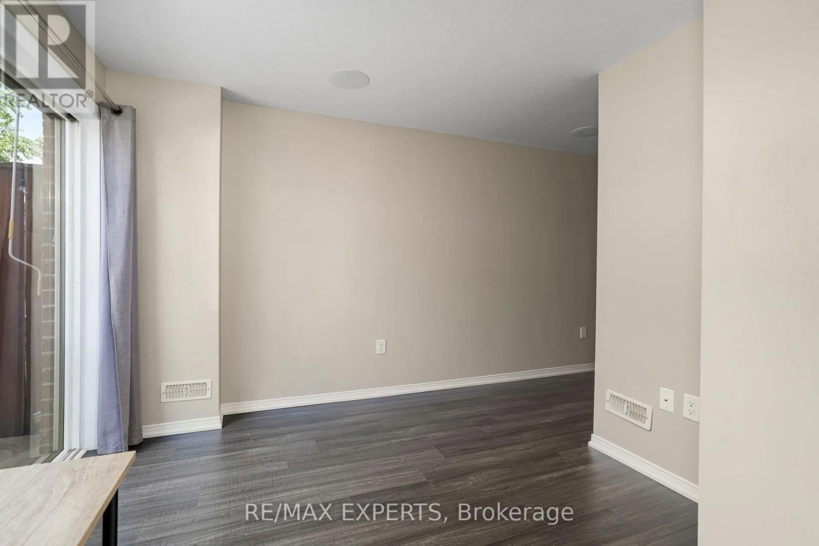 5045 DESANTIS DRIVE