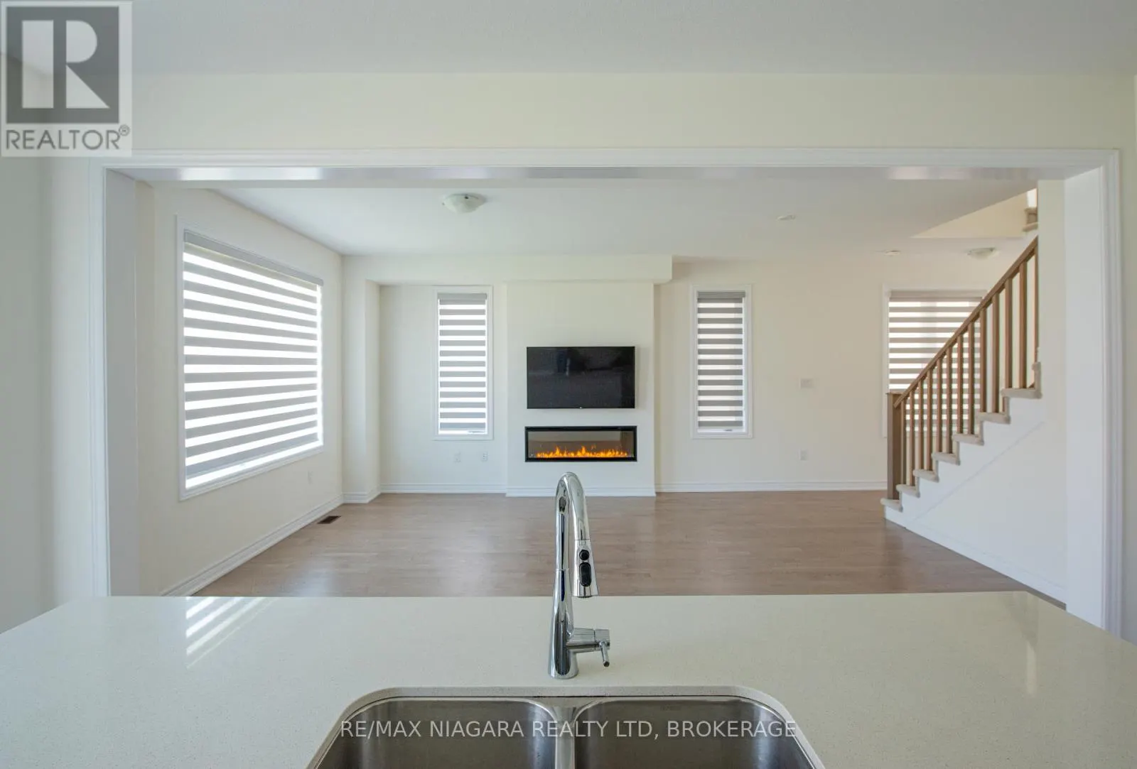 100 BLACKBIRD WAY