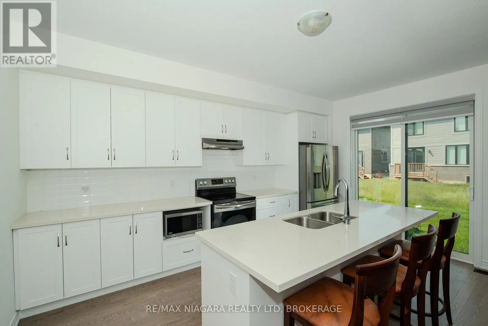 100 BLACKBIRD WAY