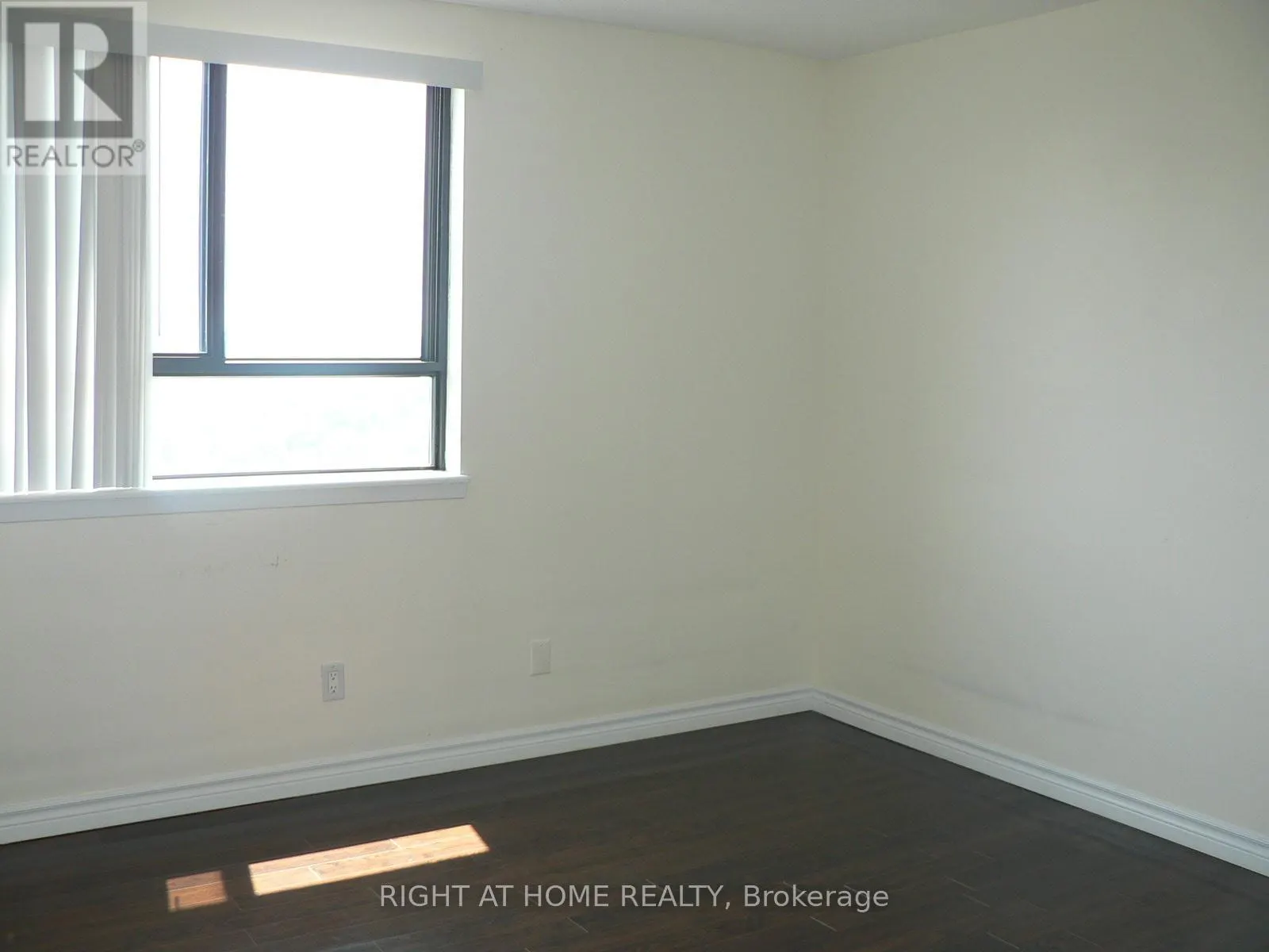 2006 - 470 LAURIER AVENUE W