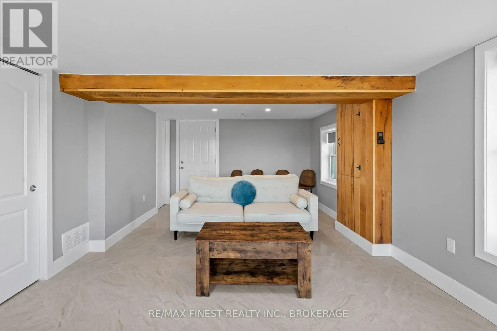 2405 MCINTYRE ROAD