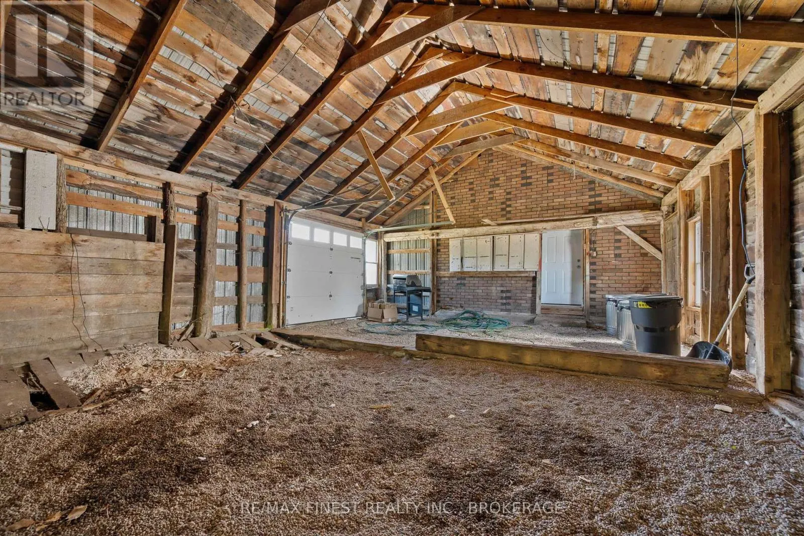 2405 MCINTYRE ROAD
