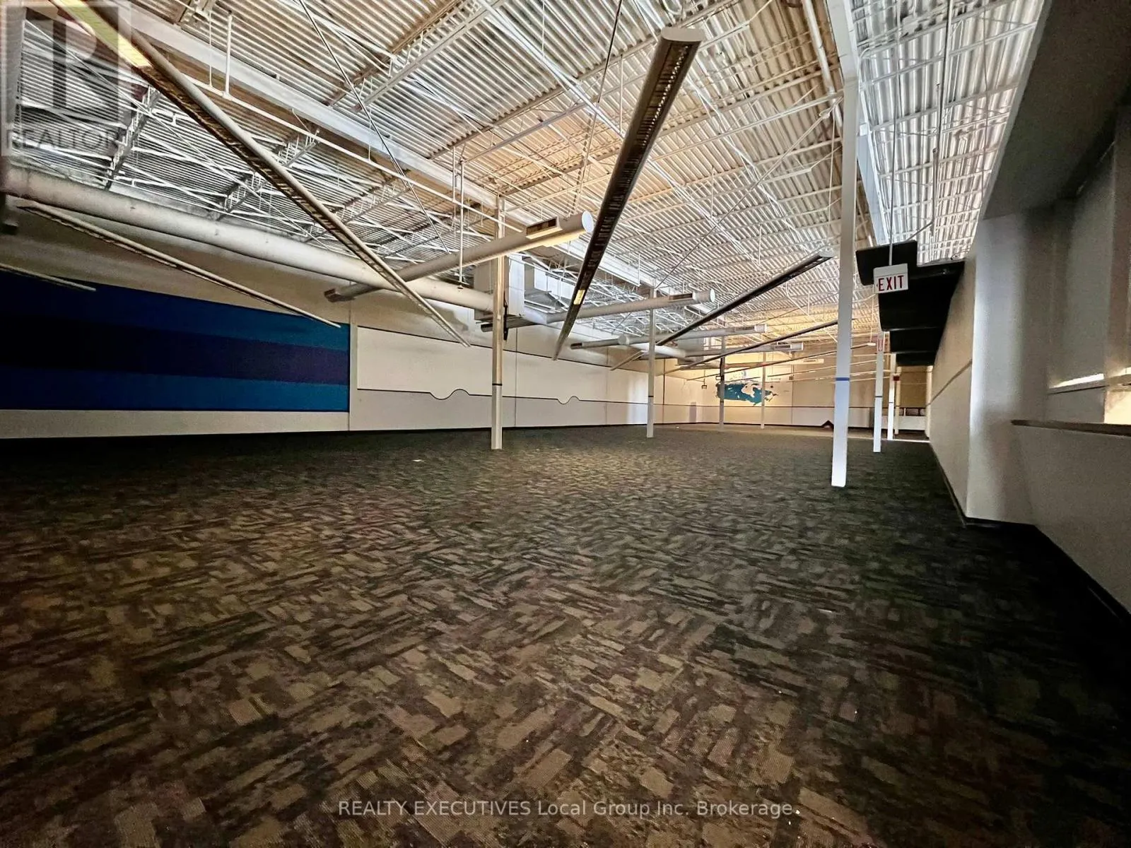 390 LAKESHORE DRIVE
