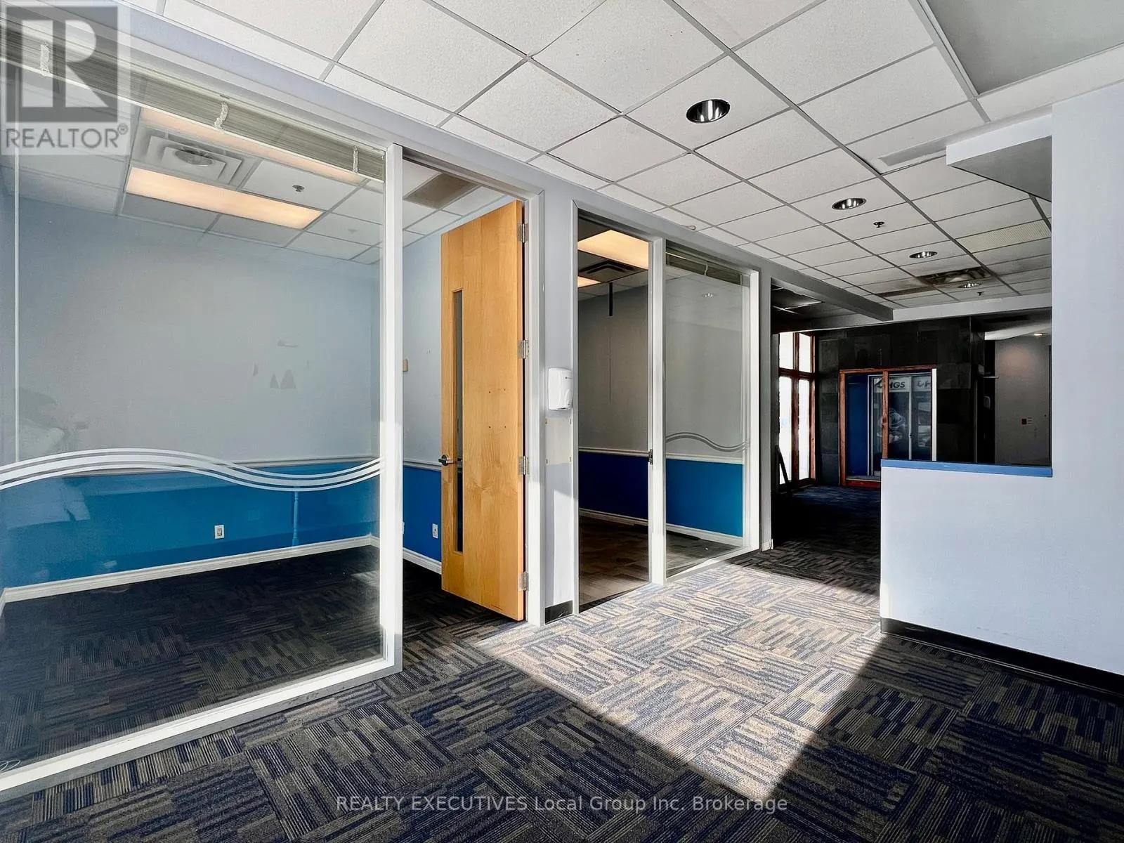 390 LAKESHORE DRIVE