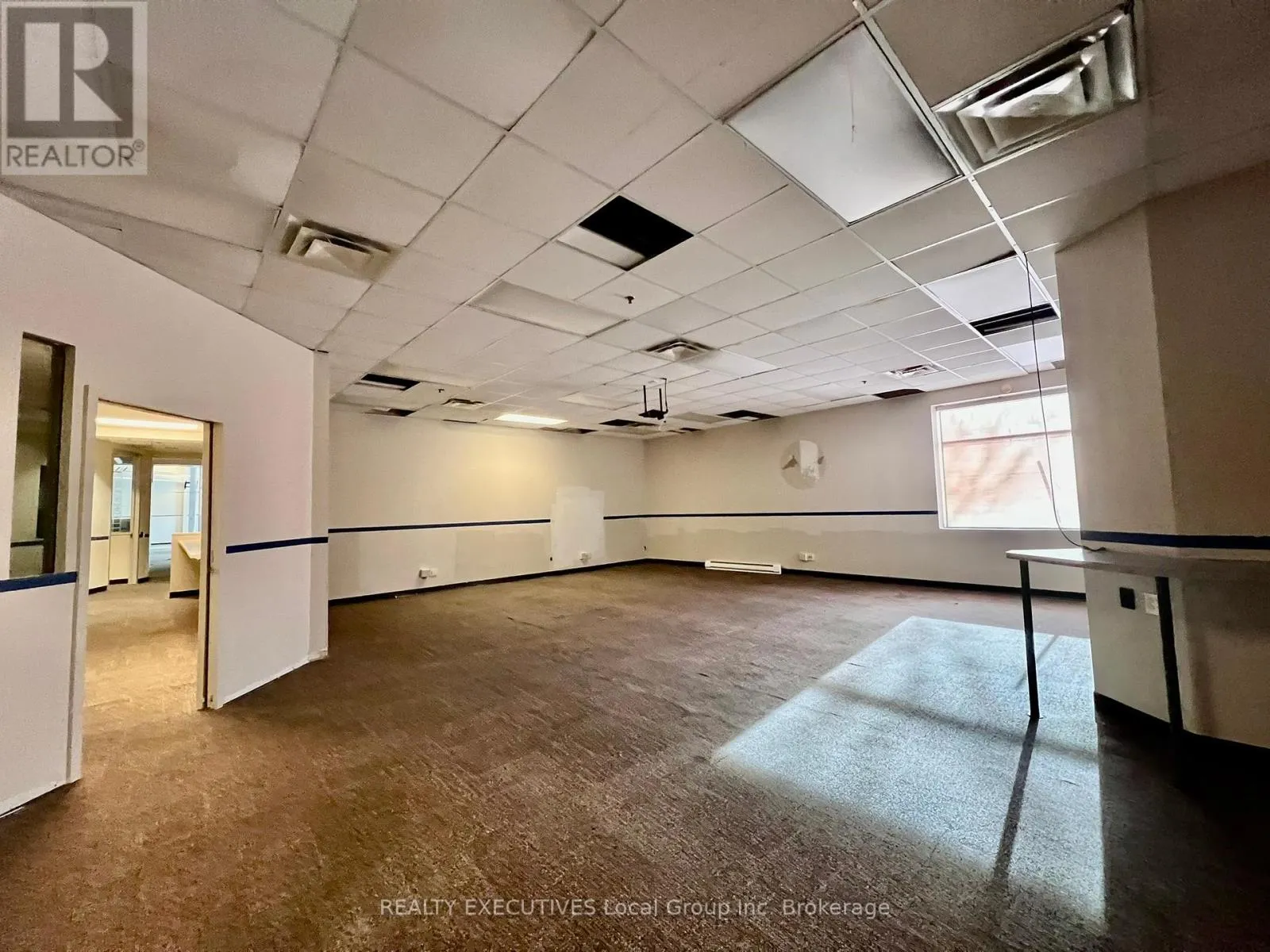 390 LAKESHORE DRIVE