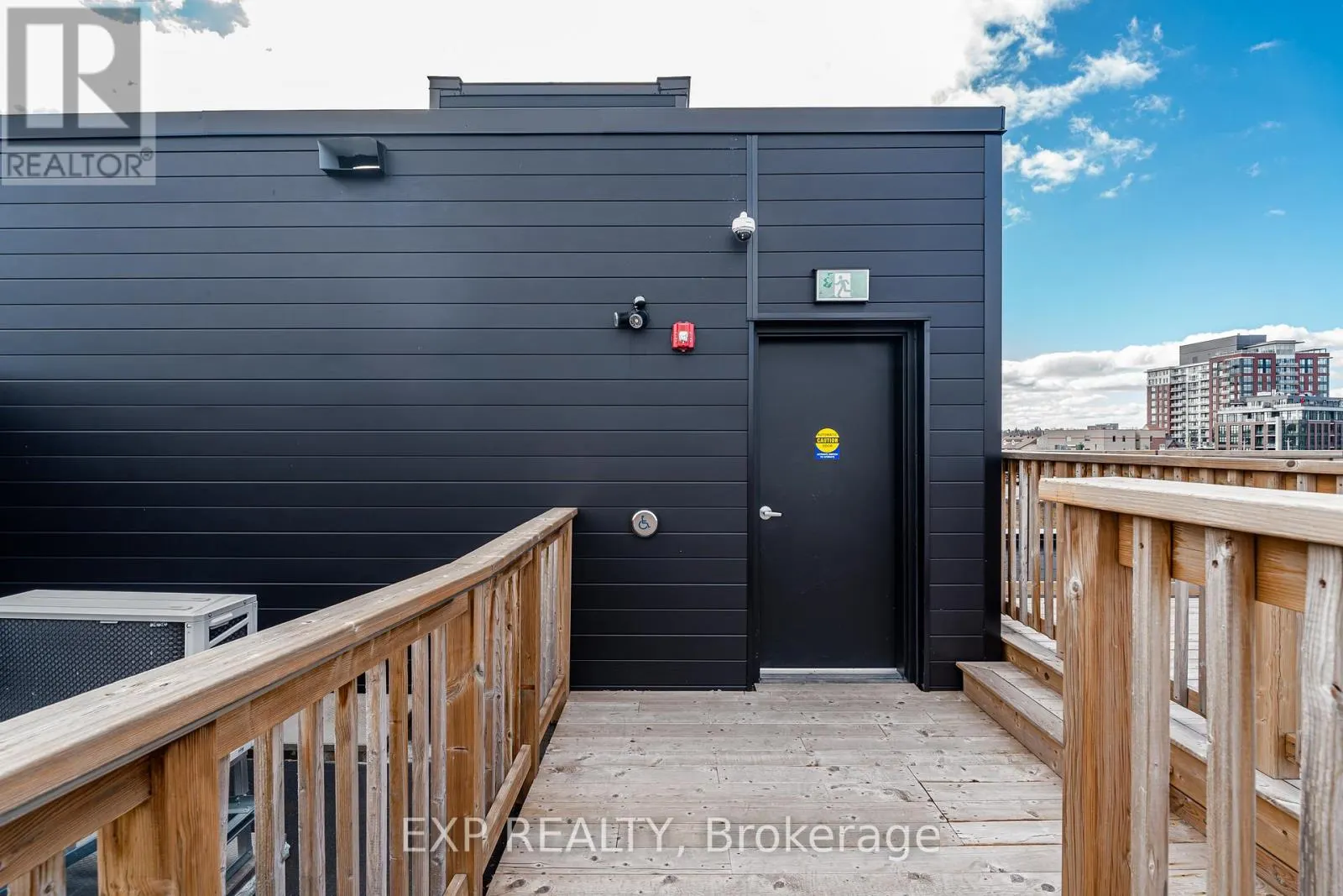 305 - 101 PINHEY STREET