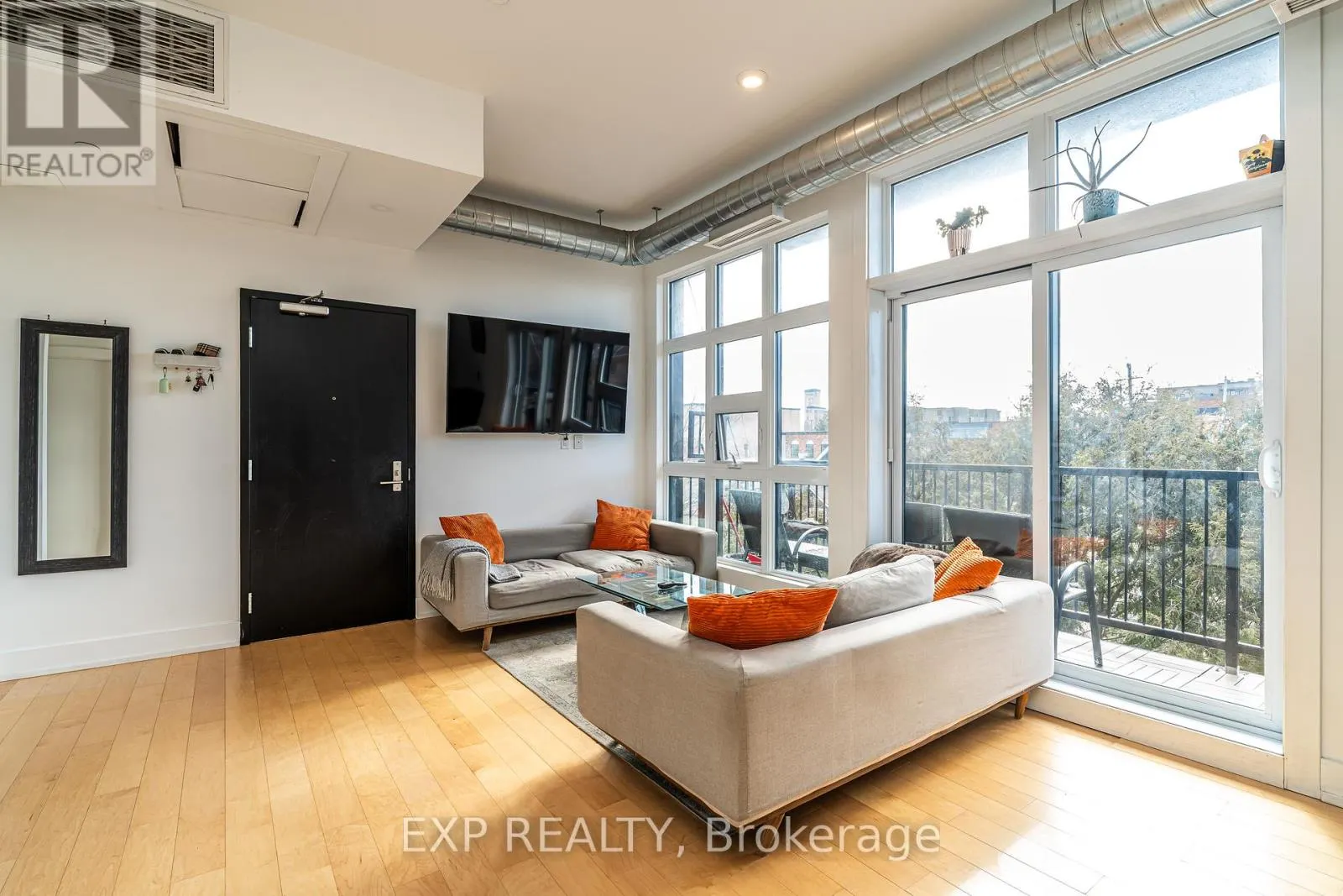 305 - 101 PINHEY STREET