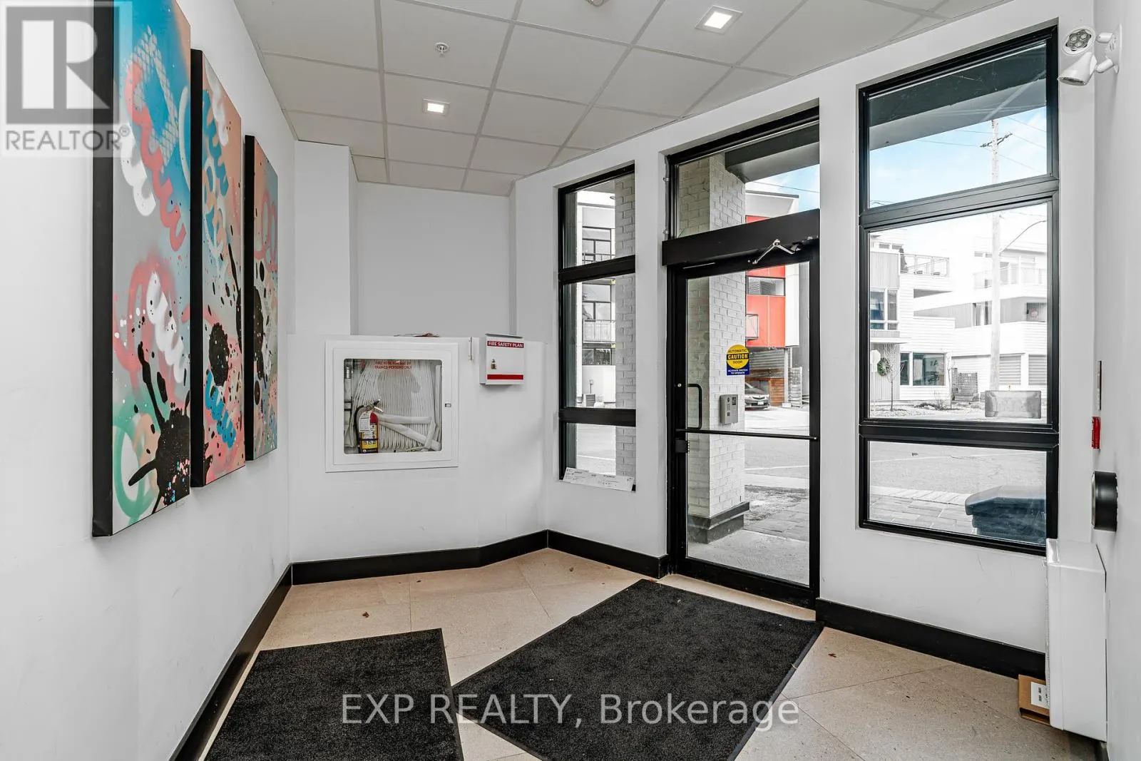305 - 101 PINHEY STREET