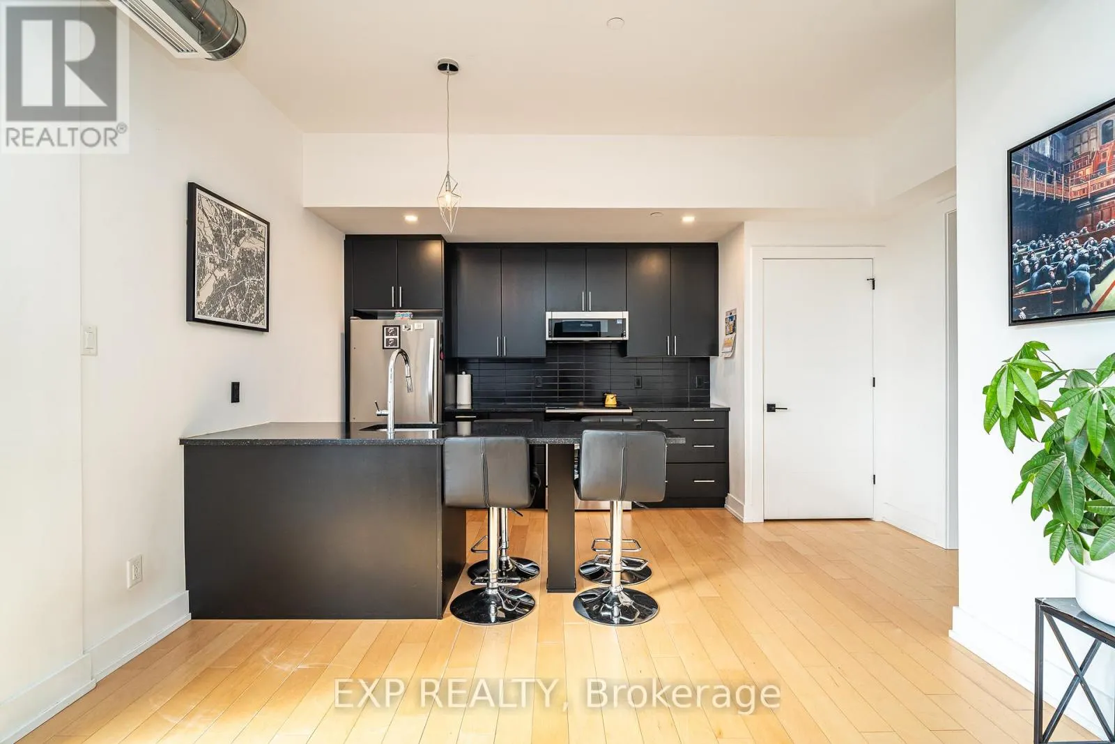 305 - 101 PINHEY STREET