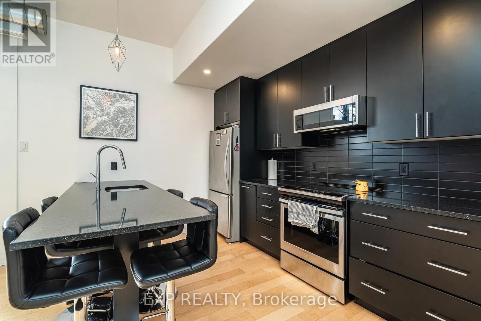 305 - 101 PINHEY STREET