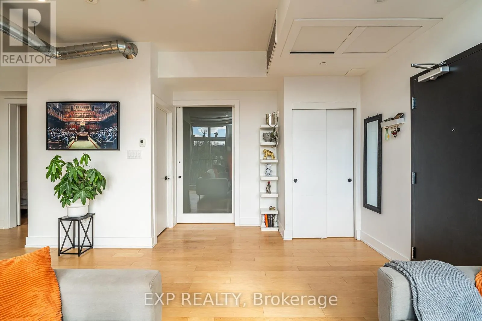 305 - 101 PINHEY STREET