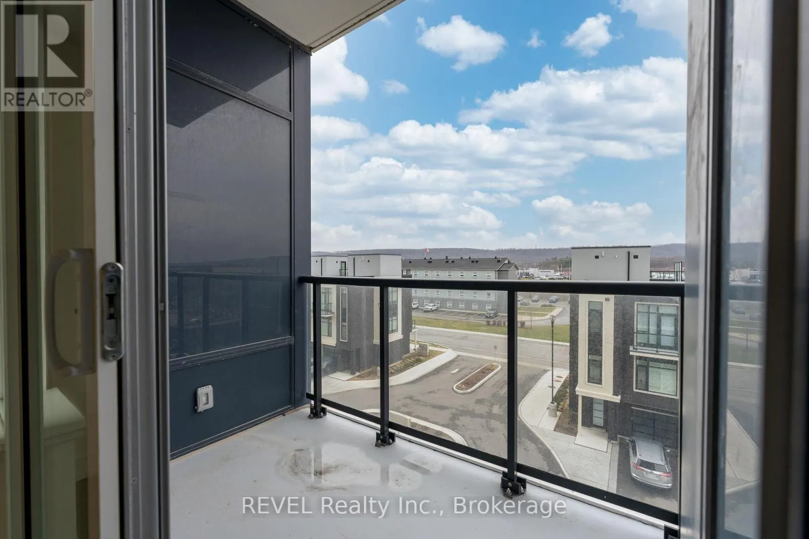 402 - 385 WINSTON ROAD, #402