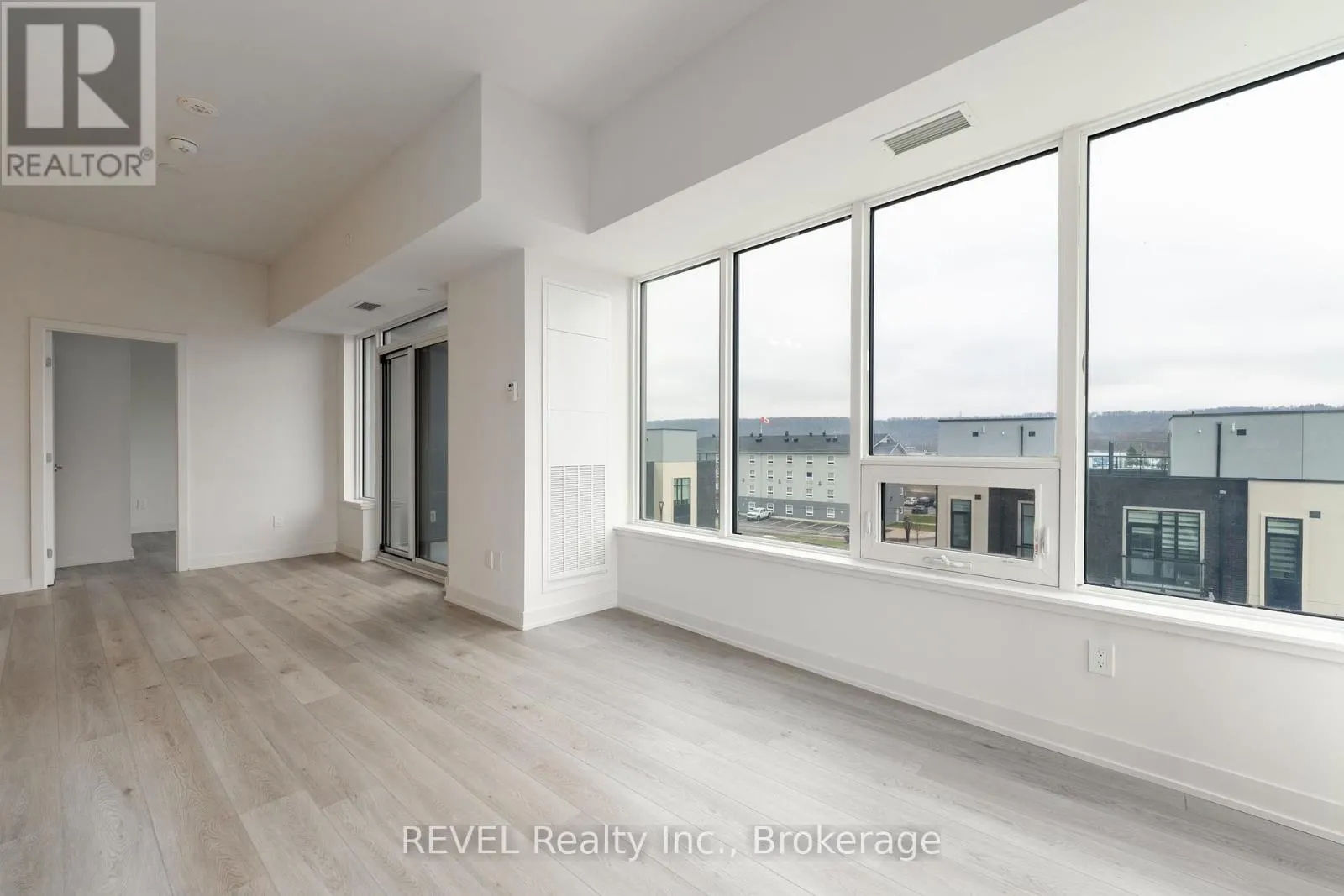 402 - 385 WINSTON ROAD, #402