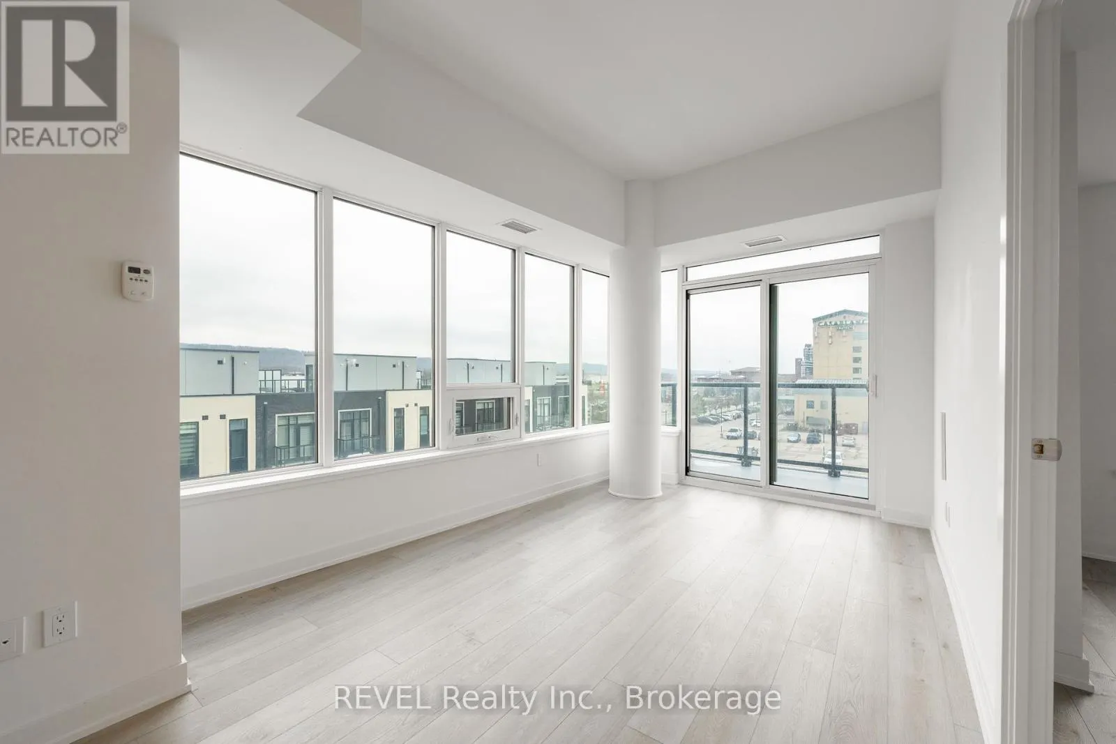402 - 385 WINSTON ROAD, #402