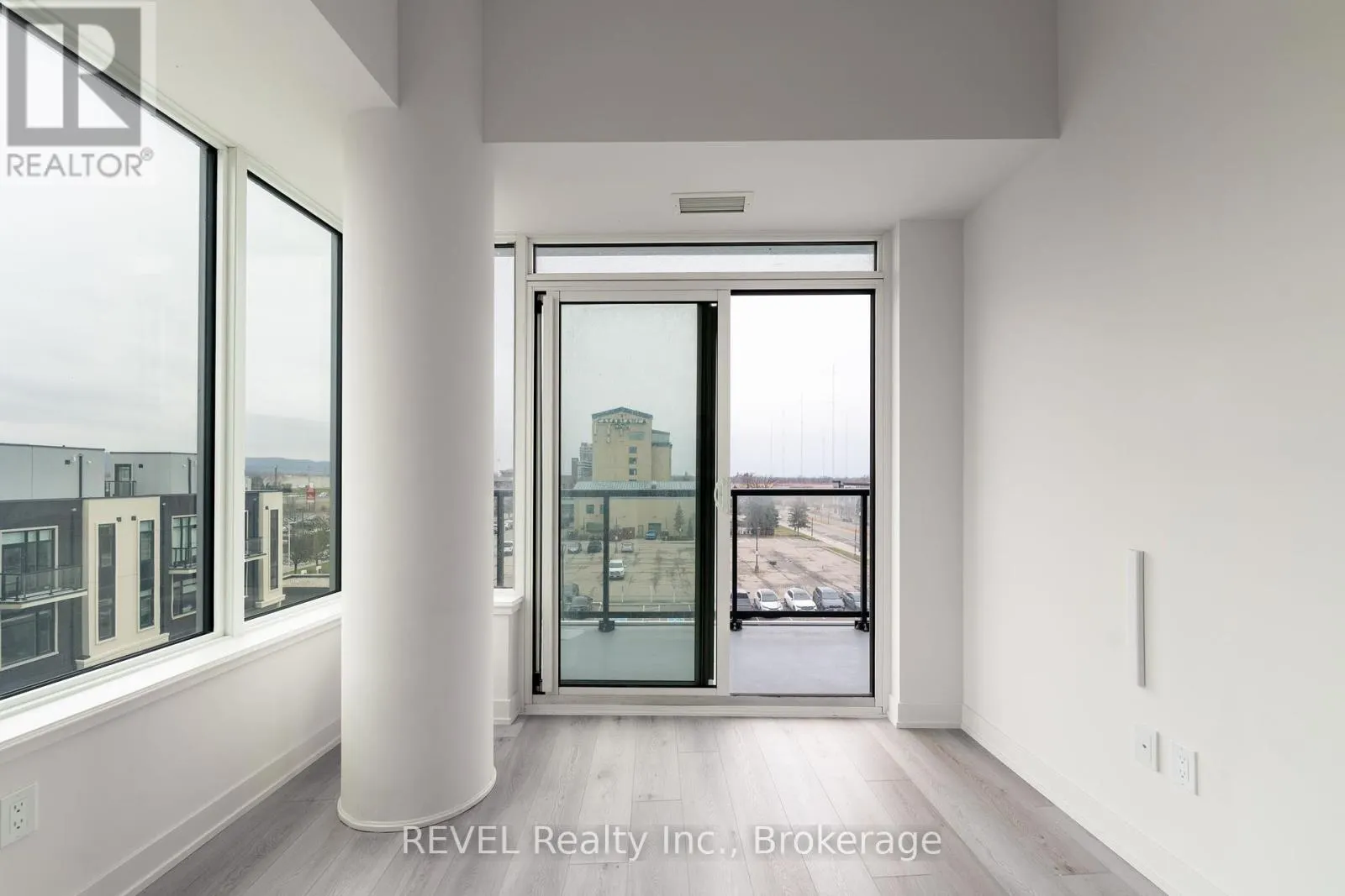 402 - 385 WINSTON ROAD, #402
