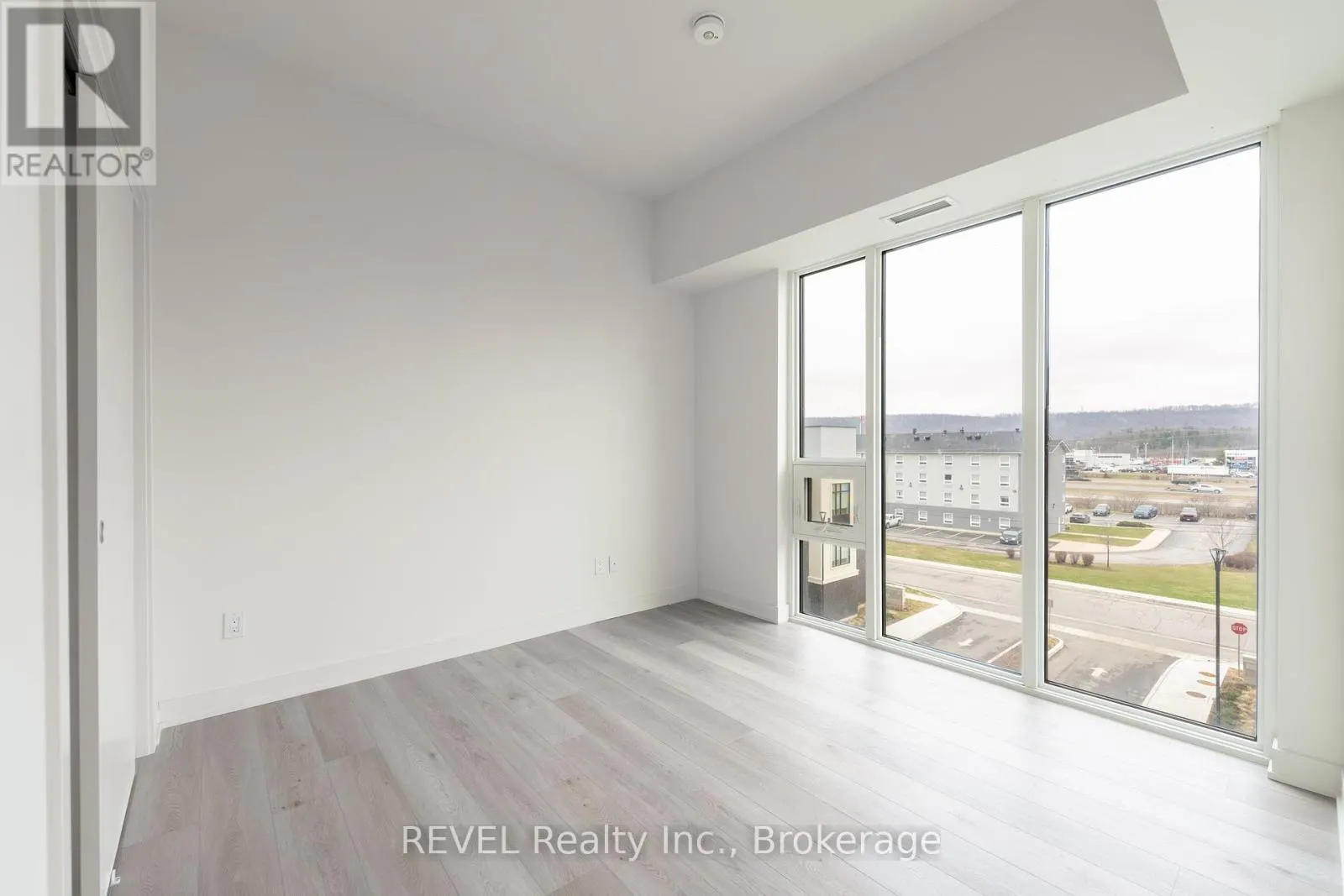 402 - 385 WINSTON ROAD, #402