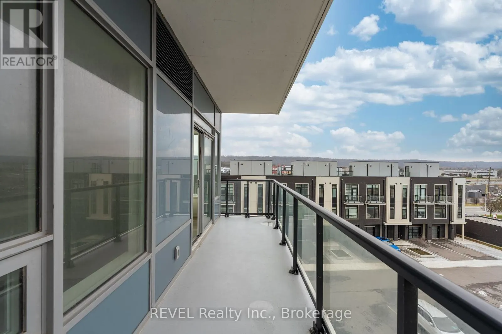 402 - 385 WINSTON ROAD, #402