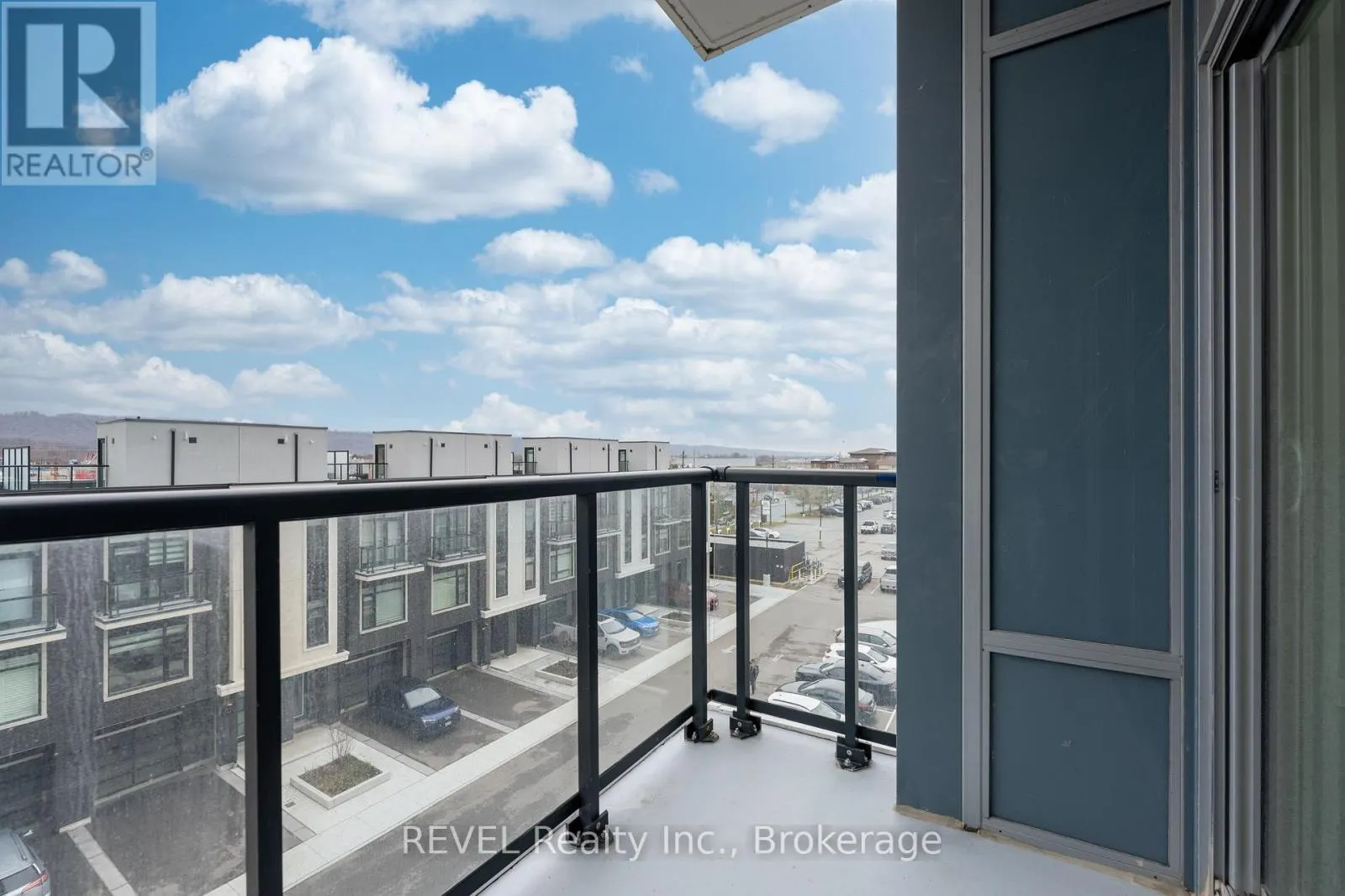402 - 385 WINSTON ROAD, #402