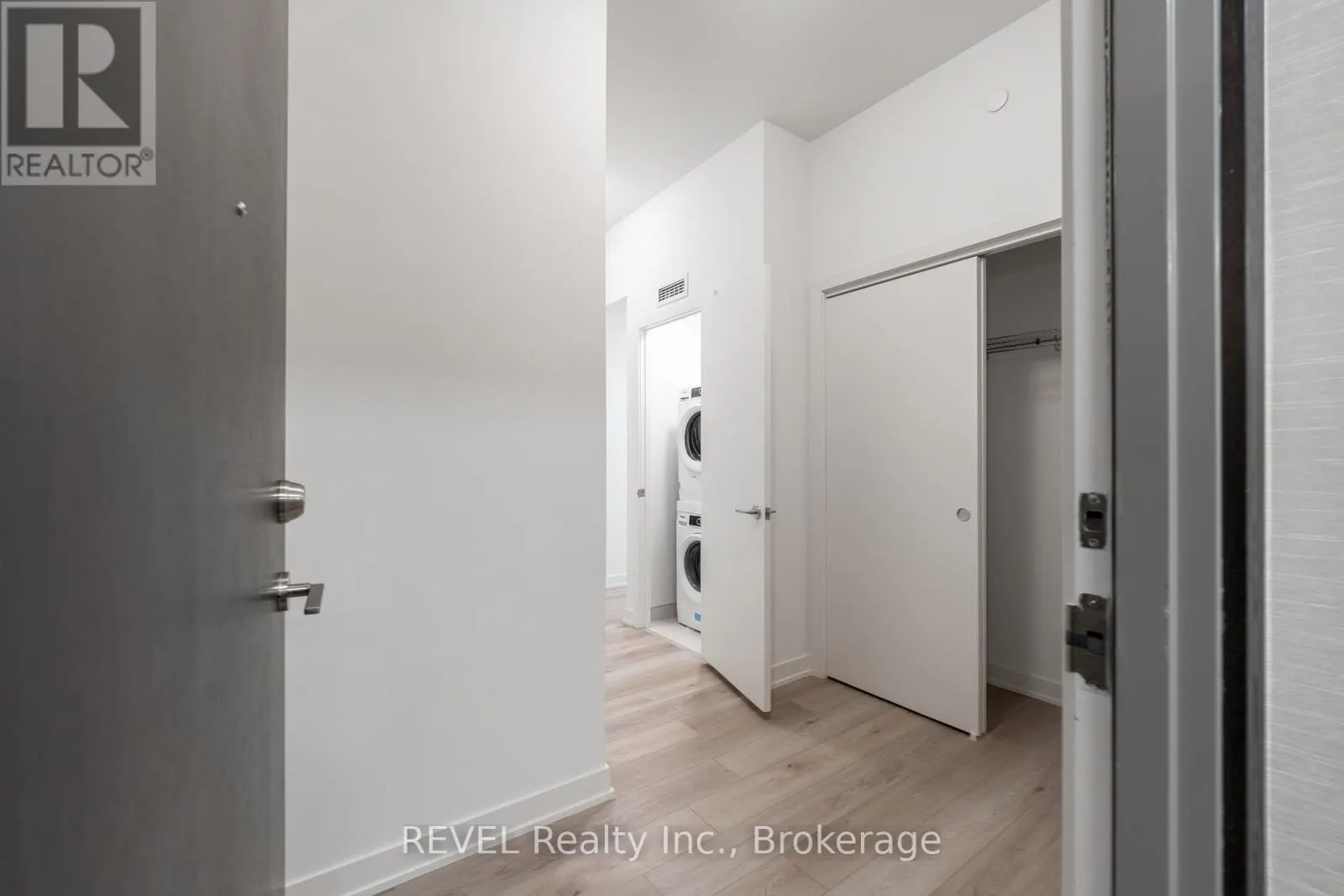 402 - 385 WINSTON ROAD, #402