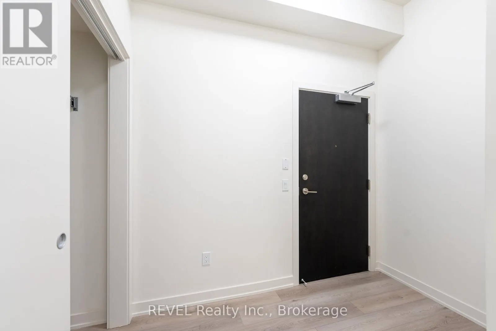 402 - 385 WINSTON ROAD, #402