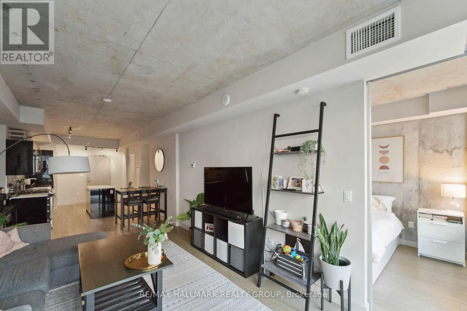 312 - 224 LYON STREET N