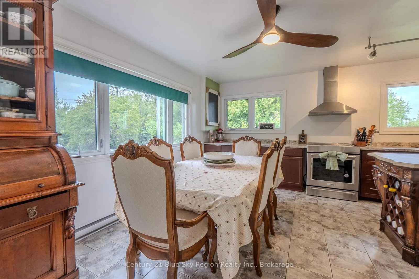 525 MAPLE ROAD